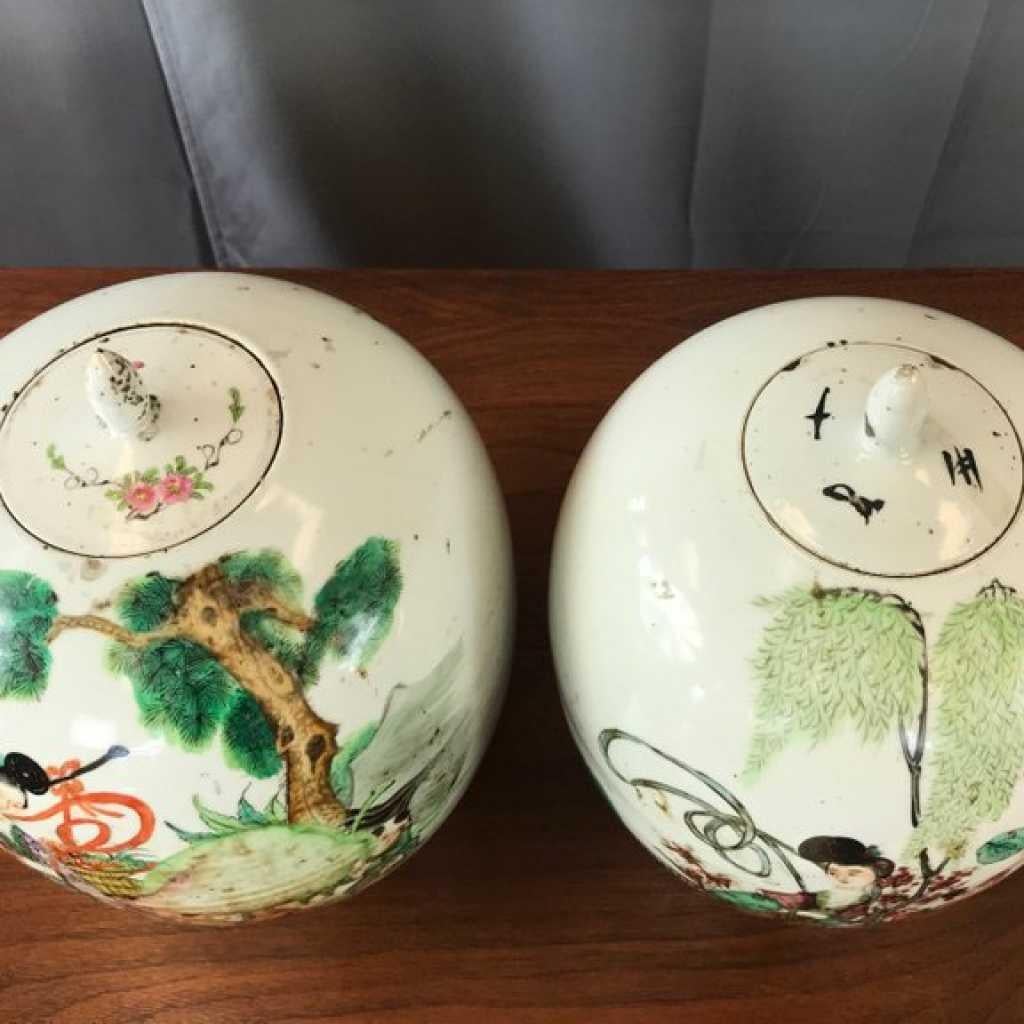 Pair of Large Chinese Famille Verte Porcelain Covered Vases, Early Republican 5