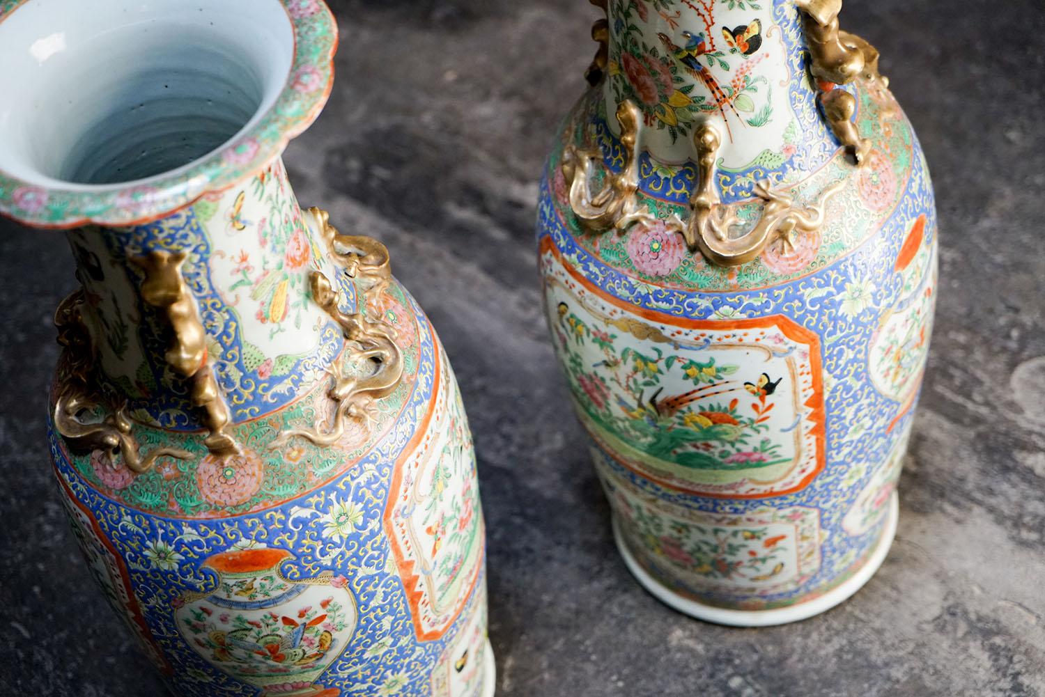 Paire de grands vases canton roses en porcelaine de Chine en vente 2