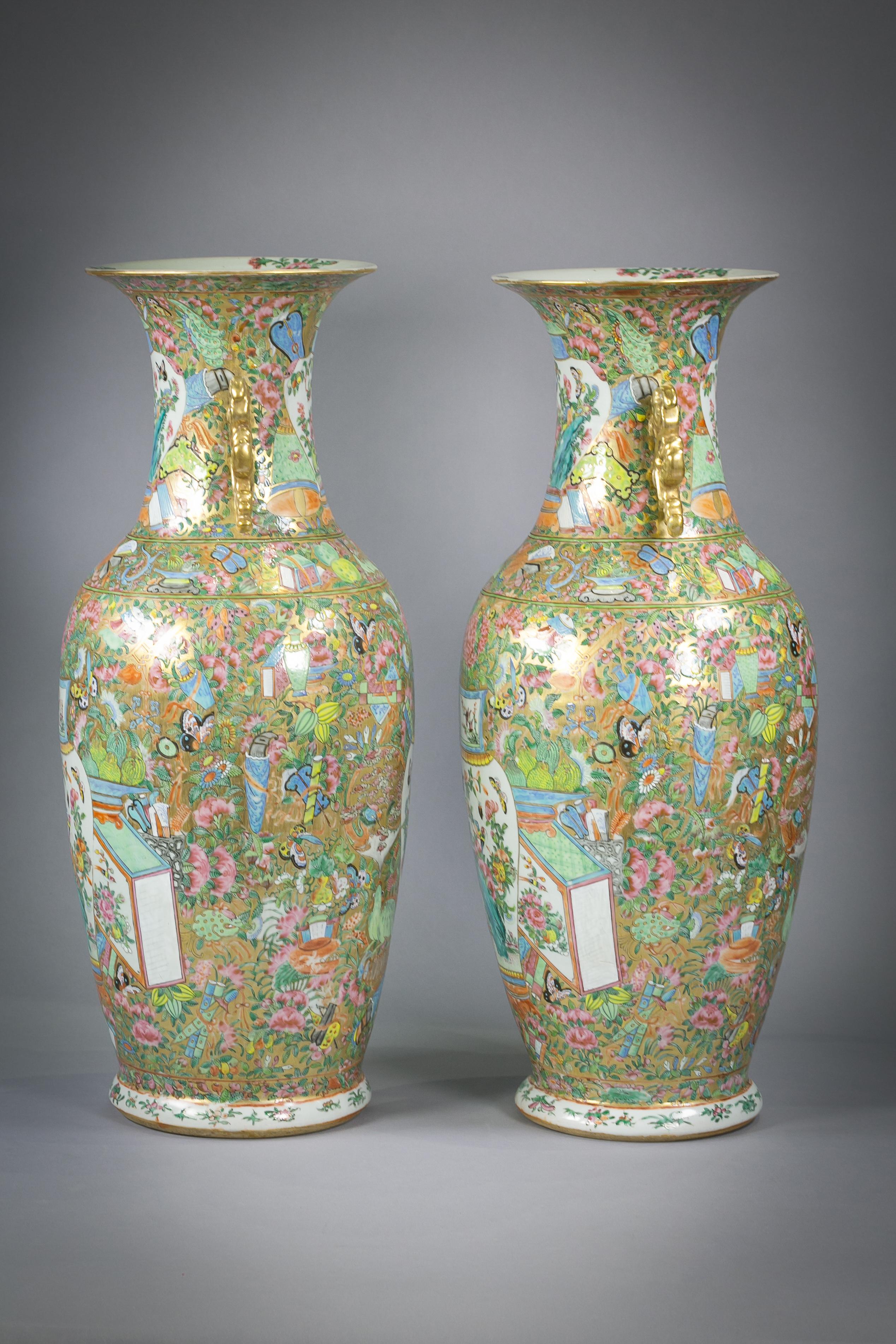 Mid-19th Century Pair of Large Chinese Porcelain Rose Mandarin Vases, circa 1840 For Sale