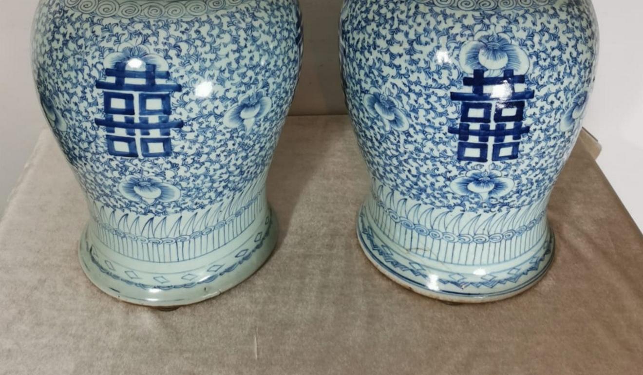 Pair of Large Chinese Wedding Vases with Lids 'Potiches' 1850 In Good Condition In Prato, Tuscany