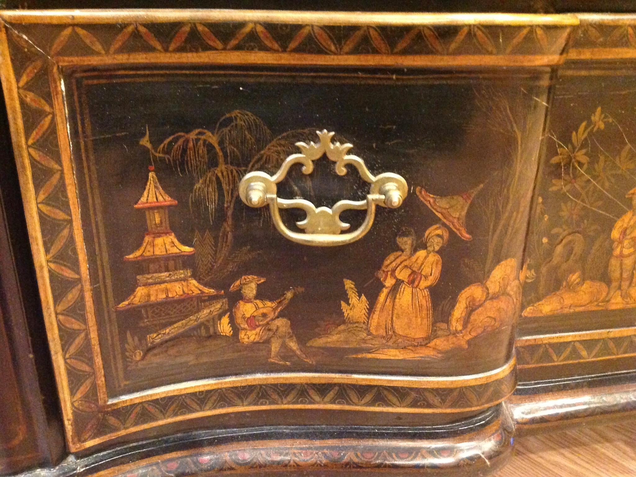 Pair of Large Chinoiserie Serpentine Commodes 5