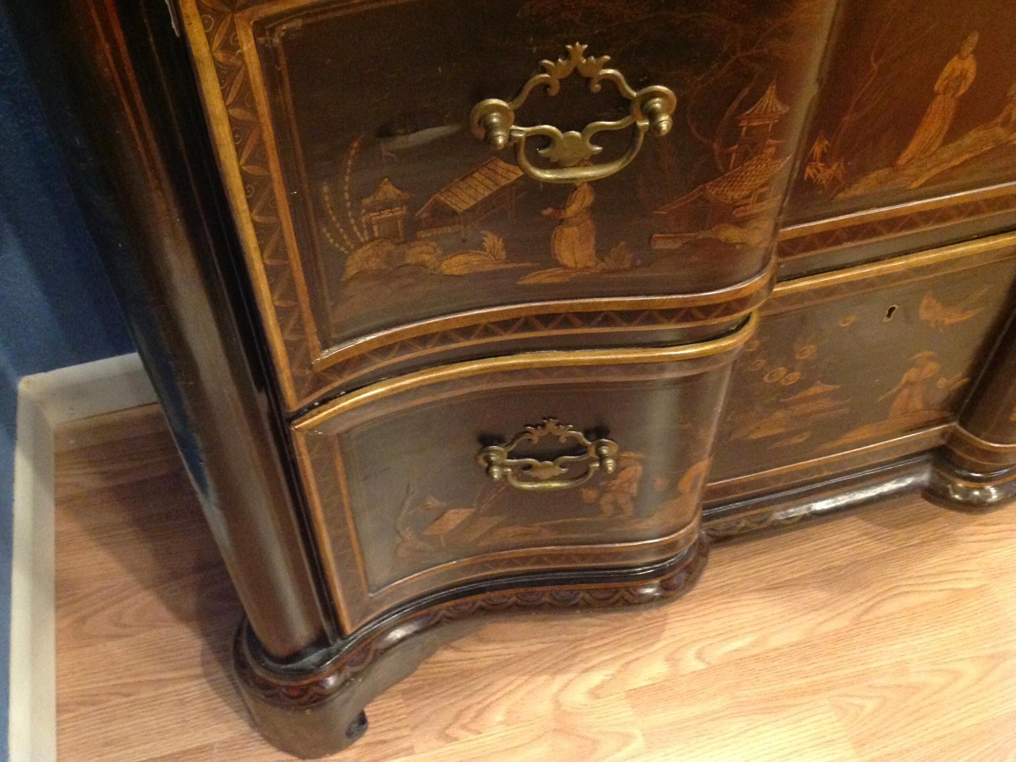 Pair of Large Chinoiserie Serpentine Commodes 8