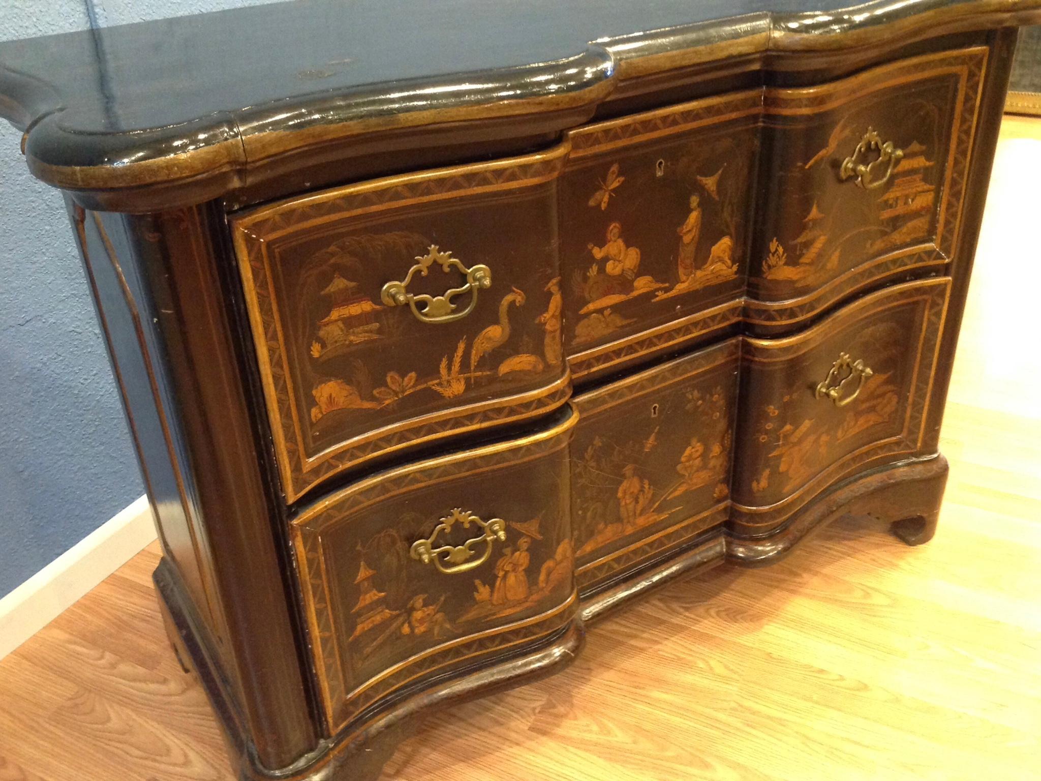 Pair of Large Chinoiserie Serpentine Commodes 3