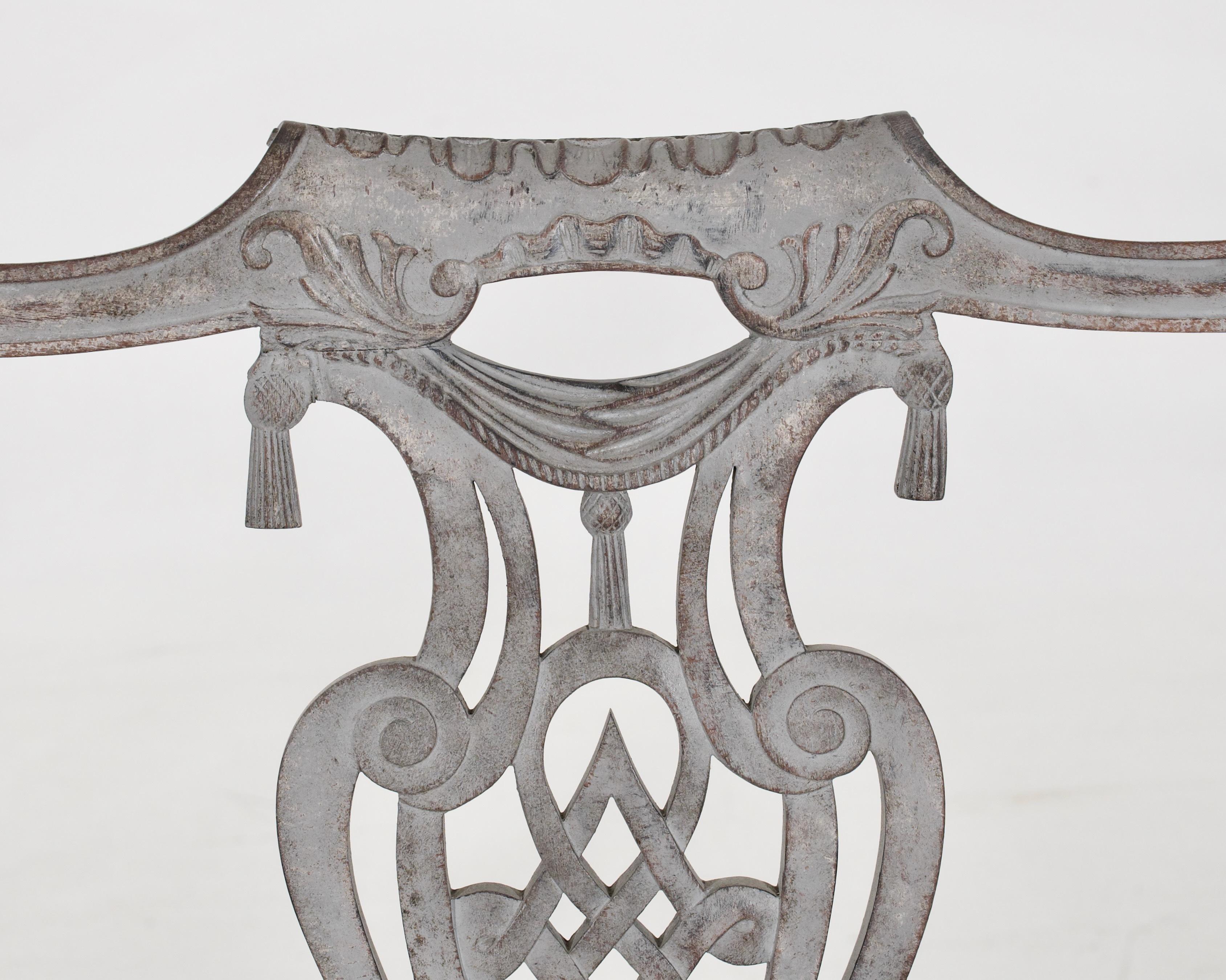 Paire de grands fauteuils de style Chippendale, 19e siècle.