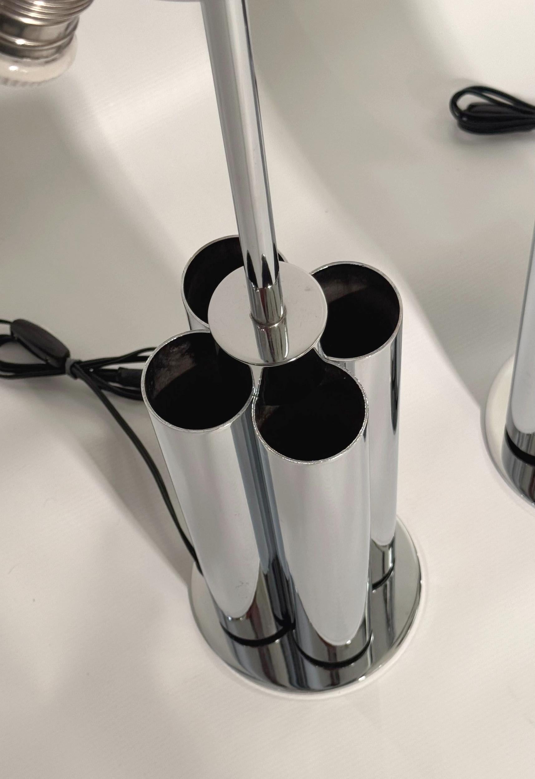 Paar große Lampen aus verchromtem Stahl, Reggiani, Italien, um 1970 im Zustand „Gut“ im Angebot in Paris, FR