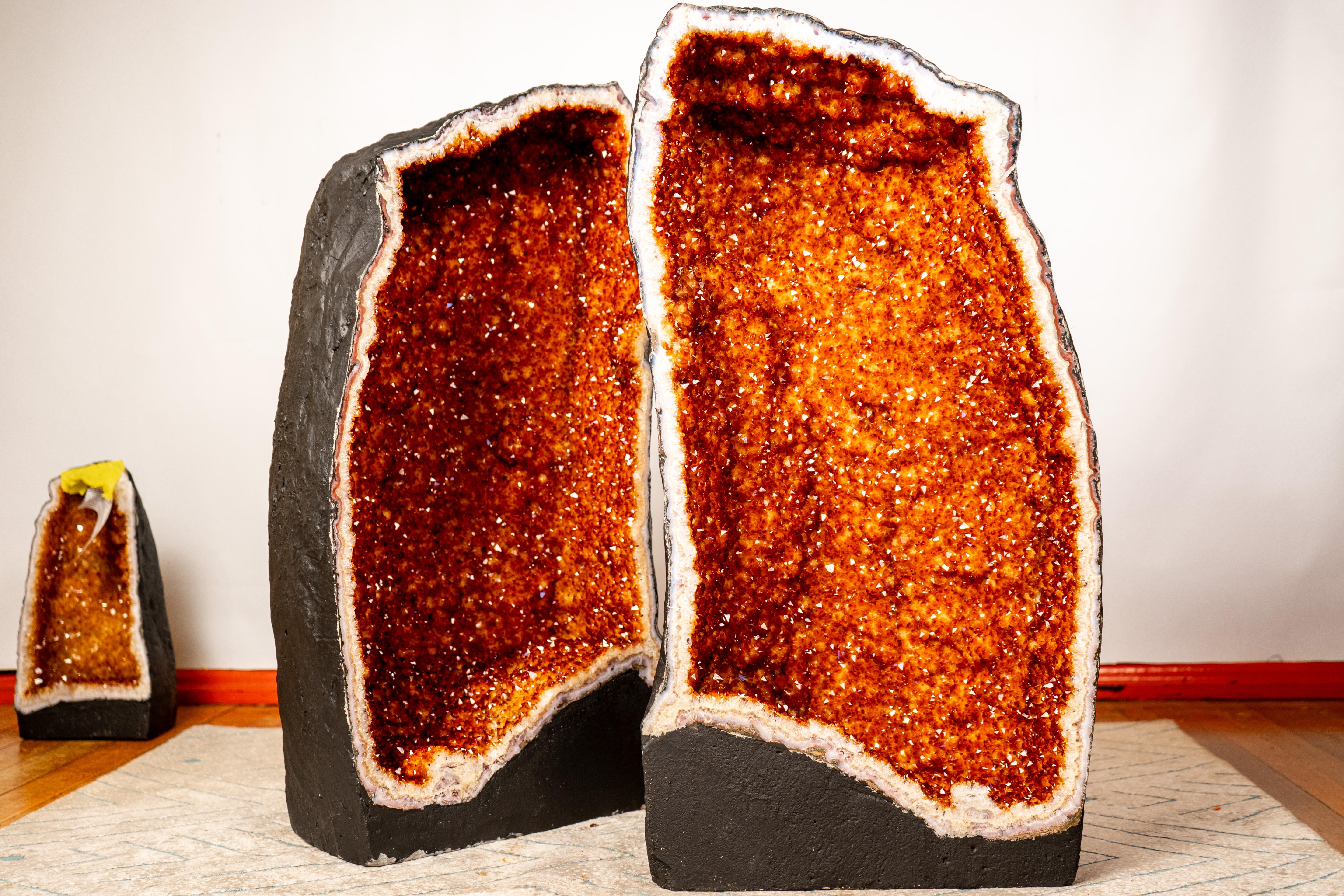 AAA-Grade Madeira Citrine Geodes: The Rarest Citrine in Perfect, Aesthetic Cathedrals

▫️ Description

As we say in Brazil, “Fora de Série”—meaning something not produced on a large scale or easily replicated—perfectly describes this pair of geodes.