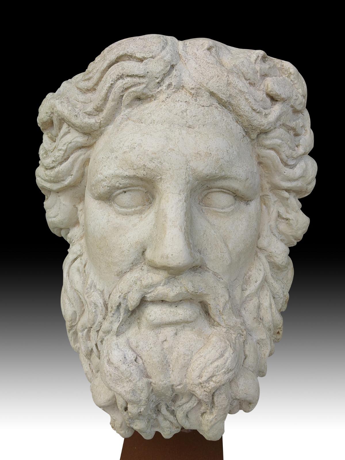 Pair of Large Classic Masks from the 50's 20th Century In Good Condition In Madrid, ES