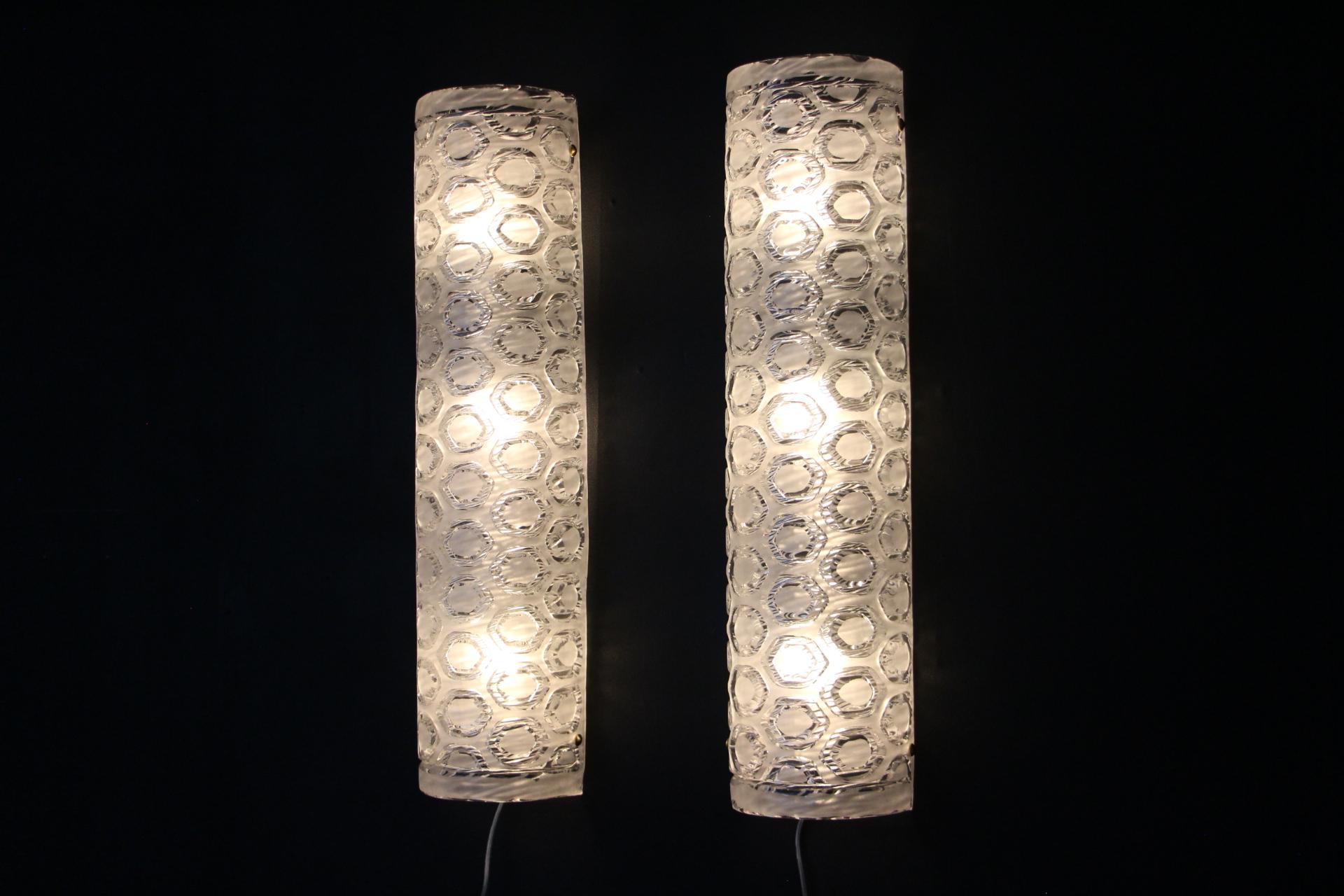 Pair of Large Clear and White Textured Murano Glass Wall Sconces, Wall Lights For Sale 6