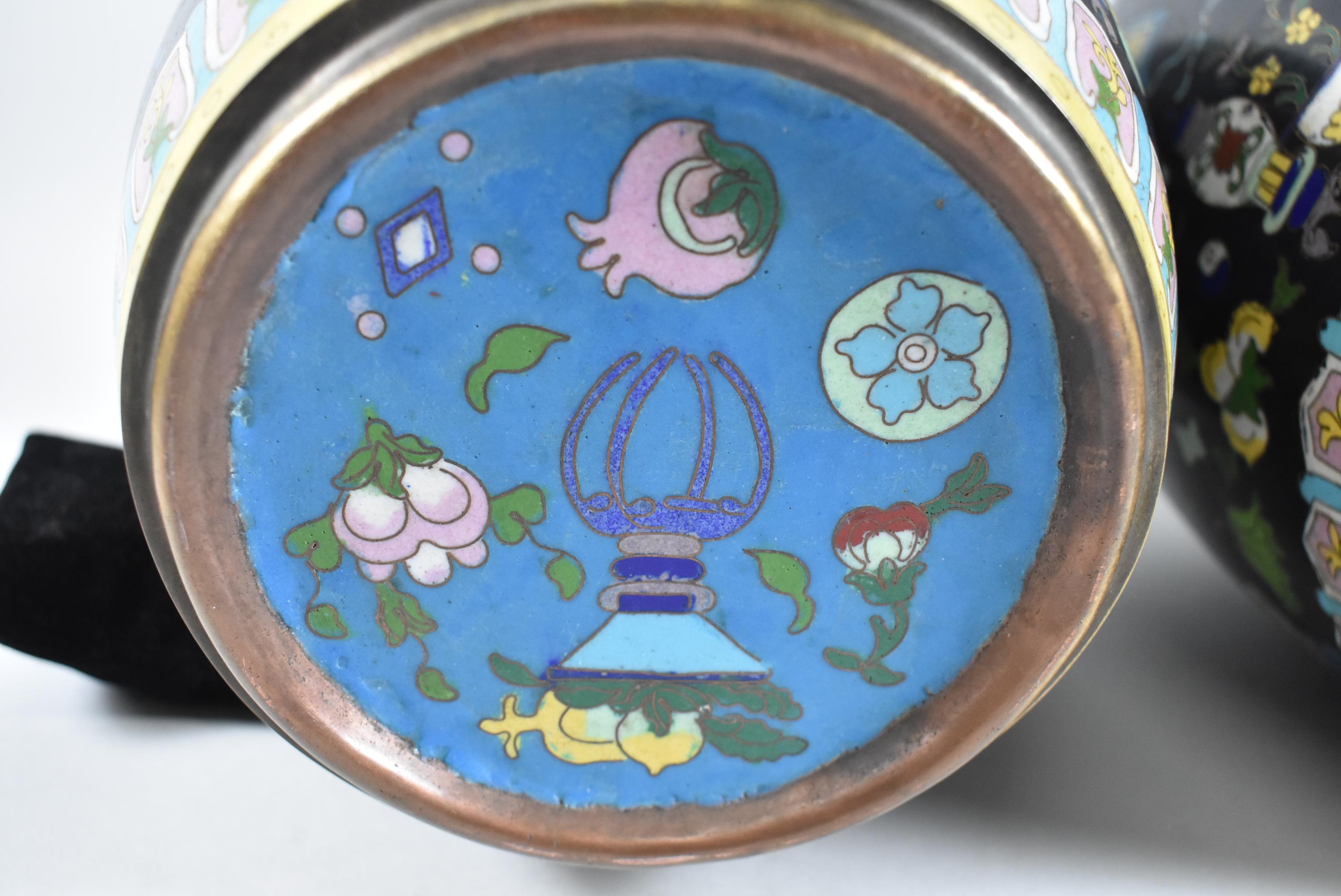 Coppia di grandi barattoli di zenzero in cloisonne in vendita 2