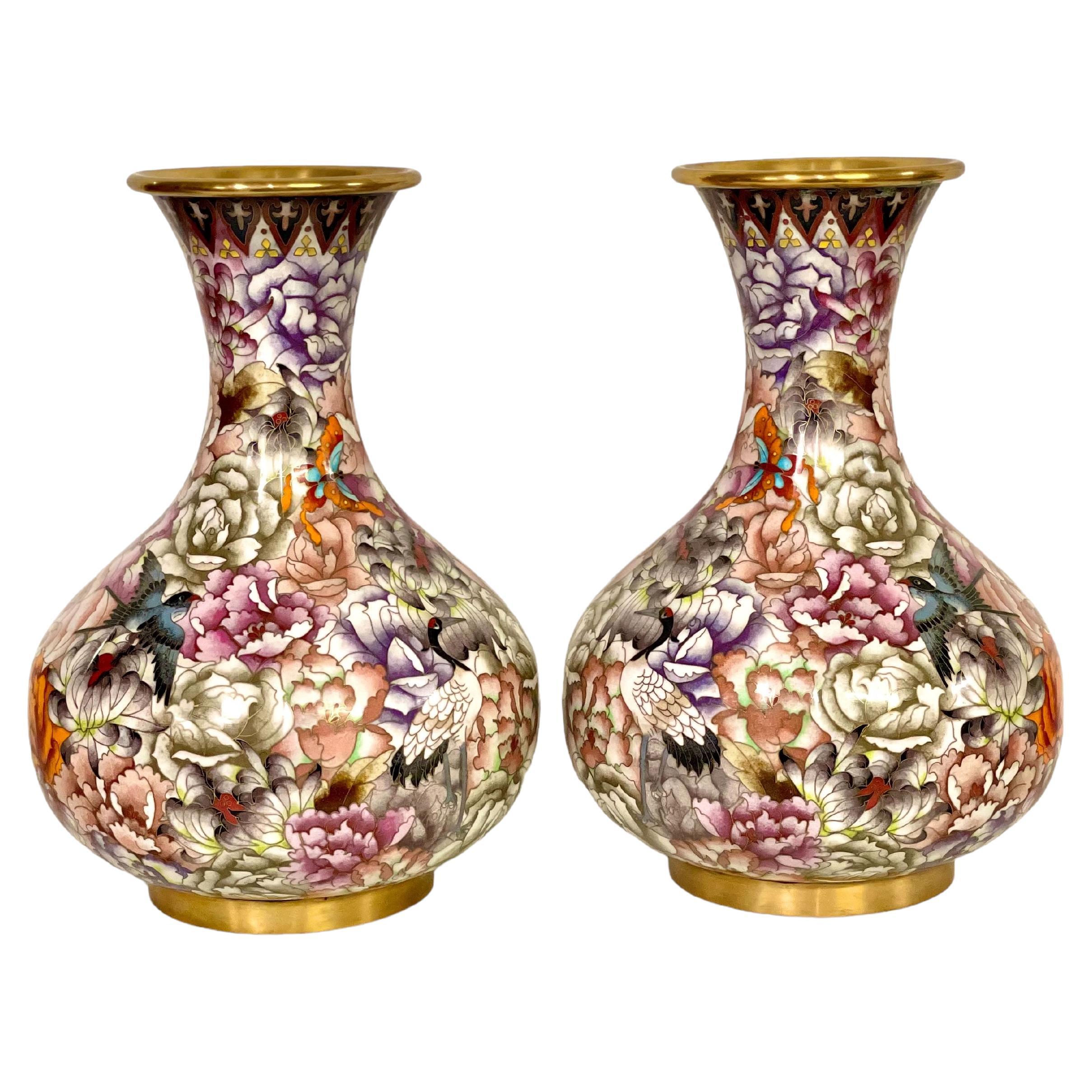 Paire de grands vases cloisonnés