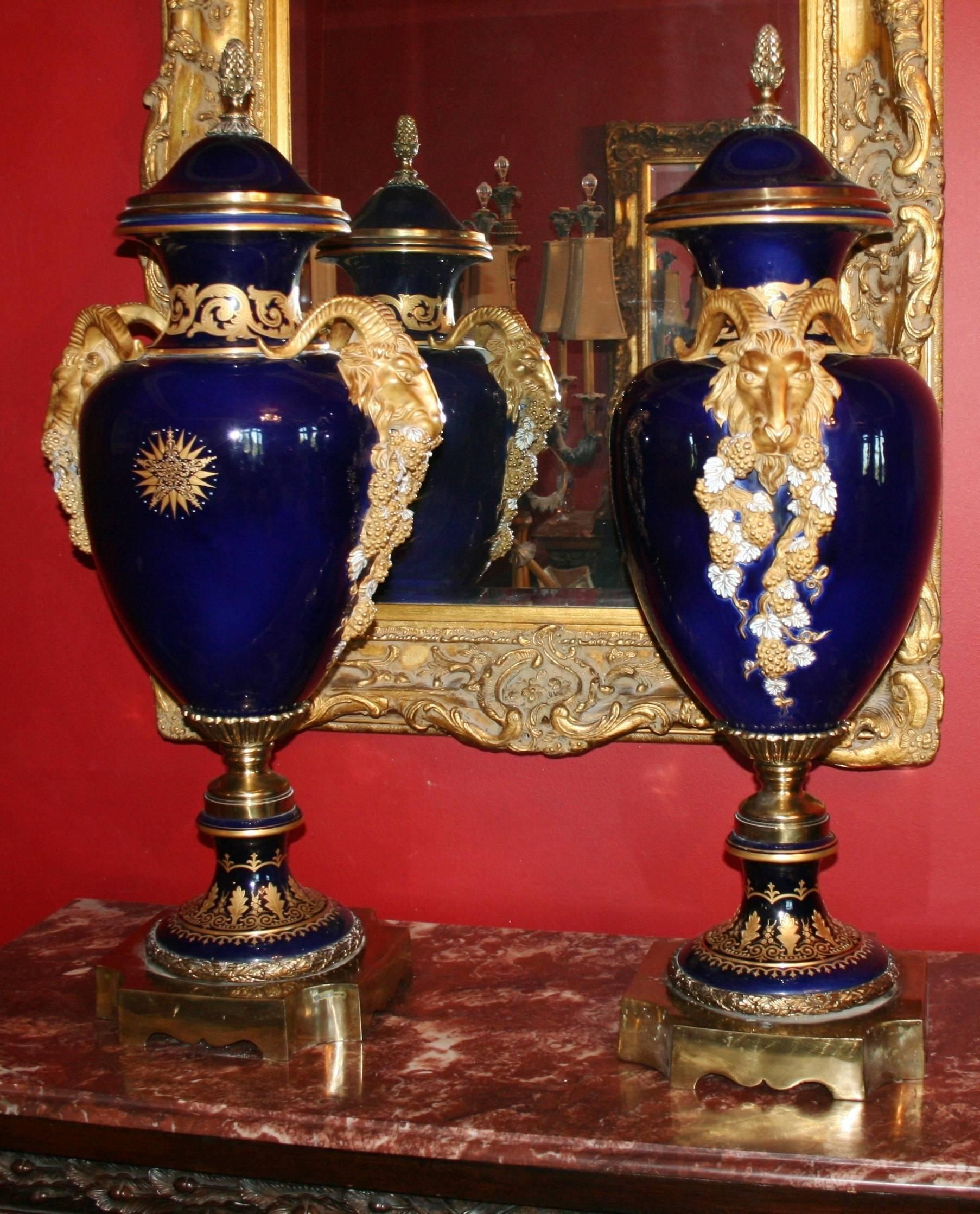 Composition 
Porcelain and ormolu

Height 
102 cm / 40 in

Shape 
Lidded urns

Ground 
Cobalt blue

Decoration 
Hand painted & gilded in a classical manner

Condition 
Very Good. No chips, cracks, repairs


Matched pair

Very