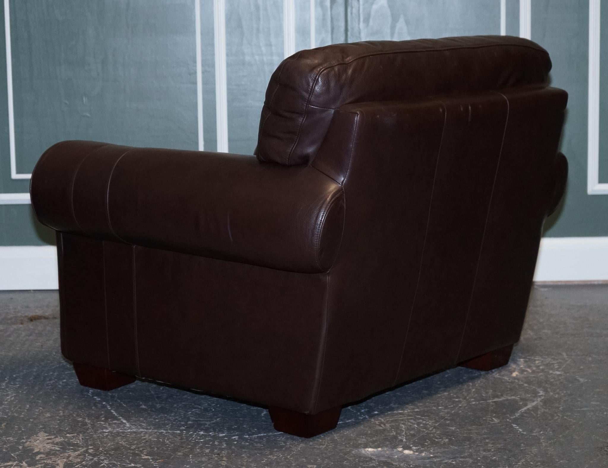PAIR OF LARGE COMFORTABLE BROWN LEATHER ARMCHAIRS, MATCHiNG SOFA AVAILABLE For Sale 1
