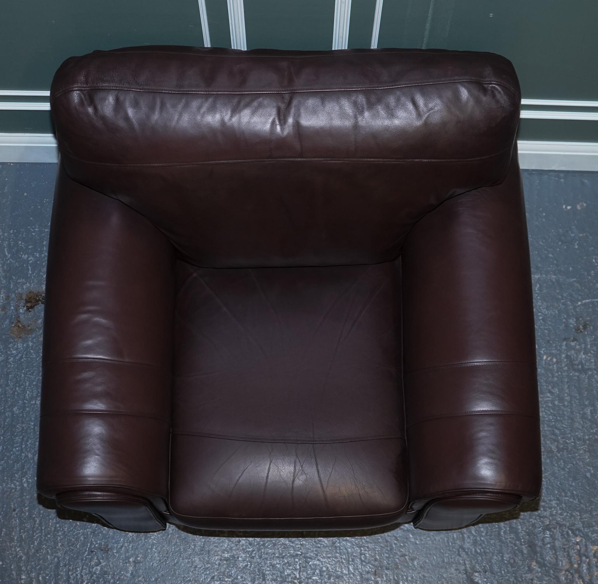 PAIR OF LARGE COMFORTABLE BROWN LEATHER ARMCHAIRS, MATCHiNG SOFA AVAILABLE For Sale 5