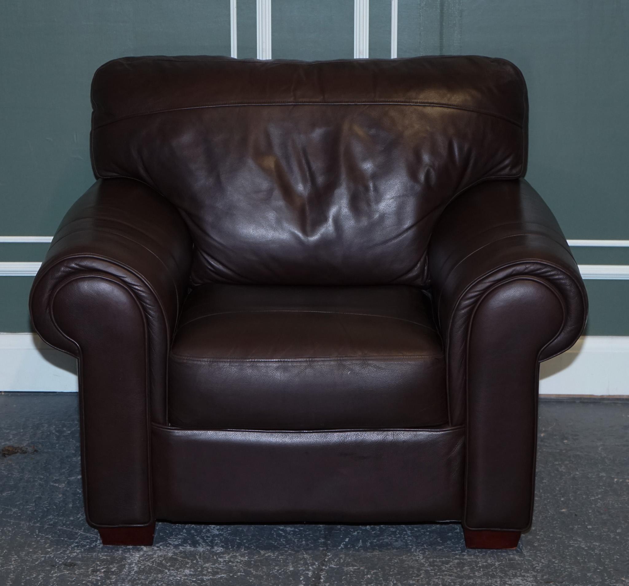 British PAIR OF LARGE COMFORTABLE BROWN LEATHER ARMCHAIRS, MATCHiNG SOFA AVAILABLE For Sale