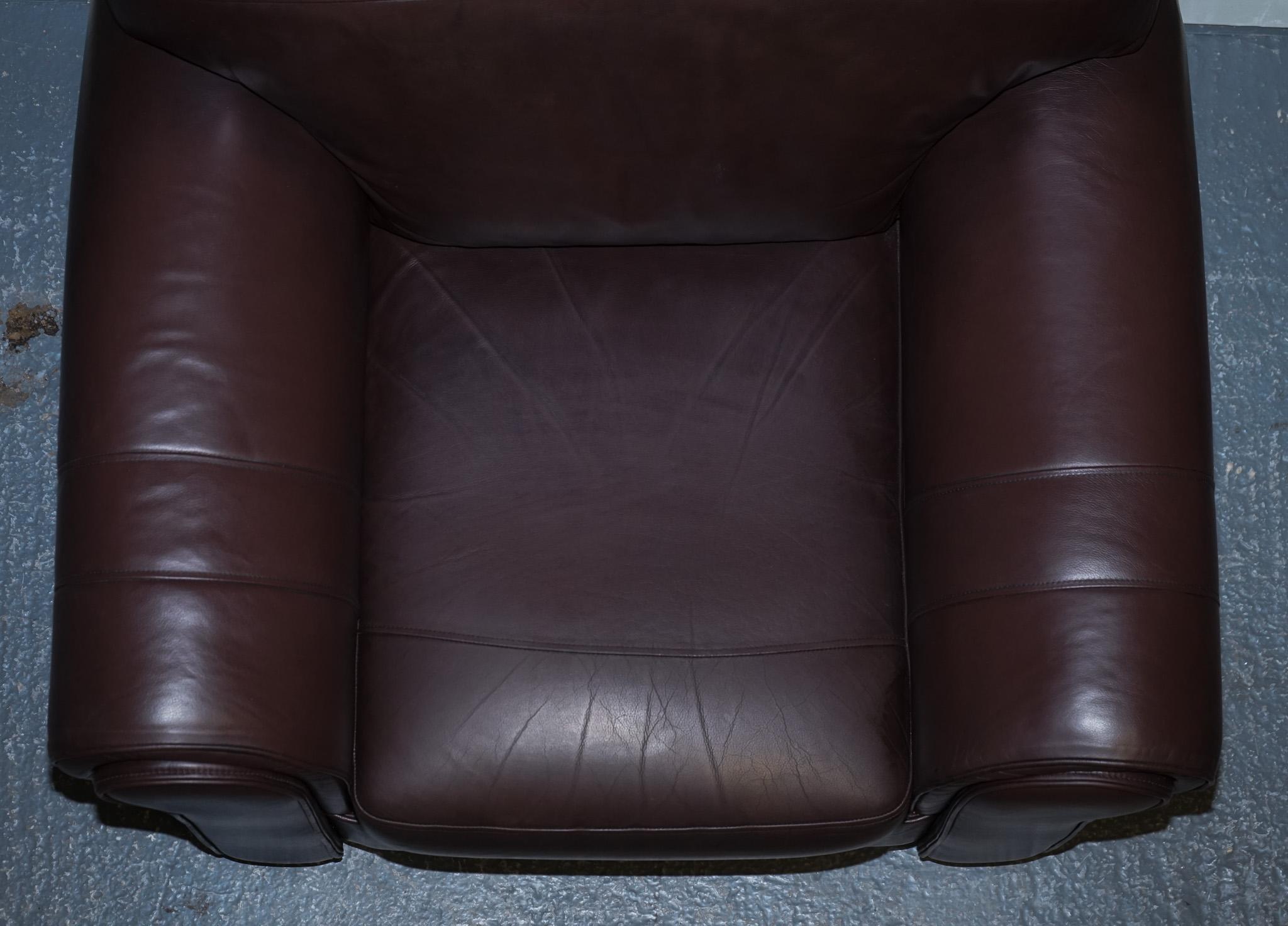 PAIR OF LARGE COMFORTABLE BROWN LEATHER ARMCHAIRS, MATCHiNG SOFA AVAILABLE In Good Condition For Sale In Pulborough, GB