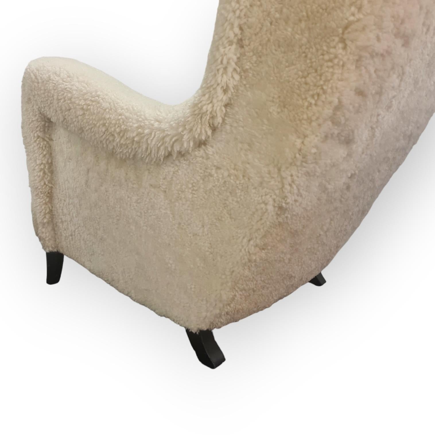 Pair of Large & Comfortable Finnish Highback Armchairs in White Sheepskin For Sale 4