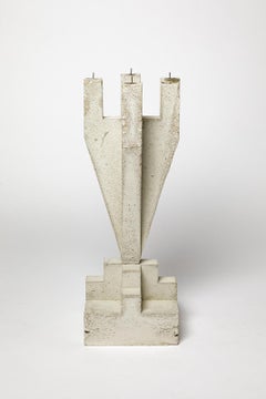 Coppia di grandi candelieri scultorei in cemento di Les usagers 2025 design 42 cm