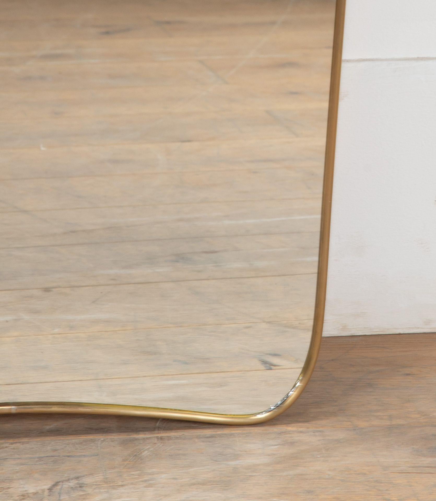 XXIe siècle et contemporain Paire de grands miroirs italiens contemporains en laiton en vente