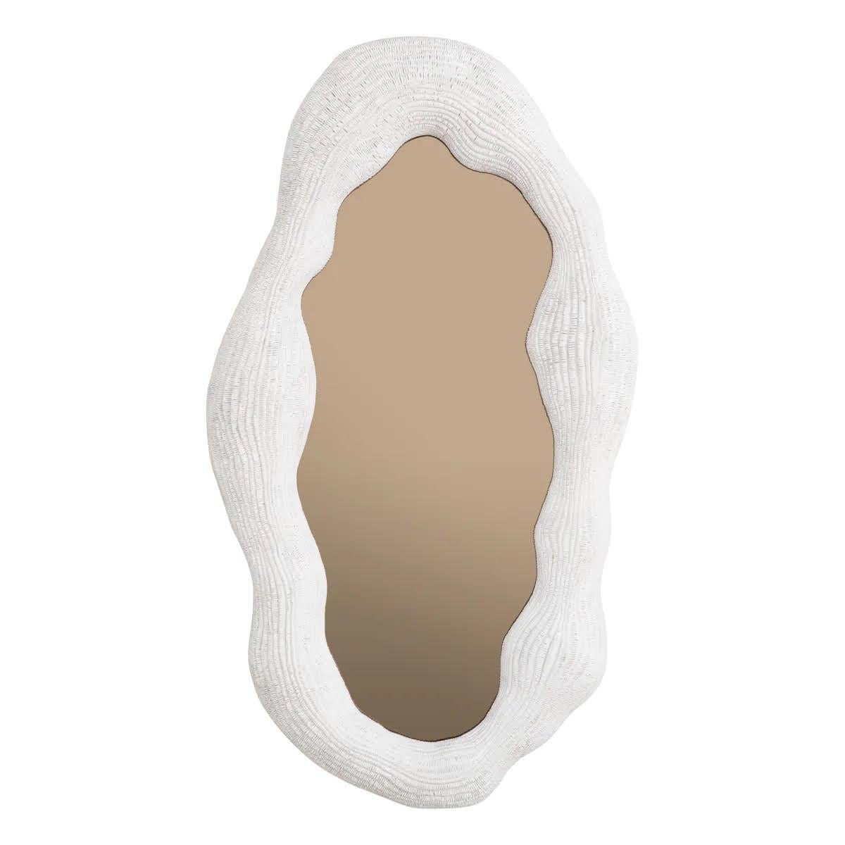 Ein Paar großer weißer zeitgenössischer Spiegel mit einem bronzefarbenen Spiegel (Französisch) im Angebot