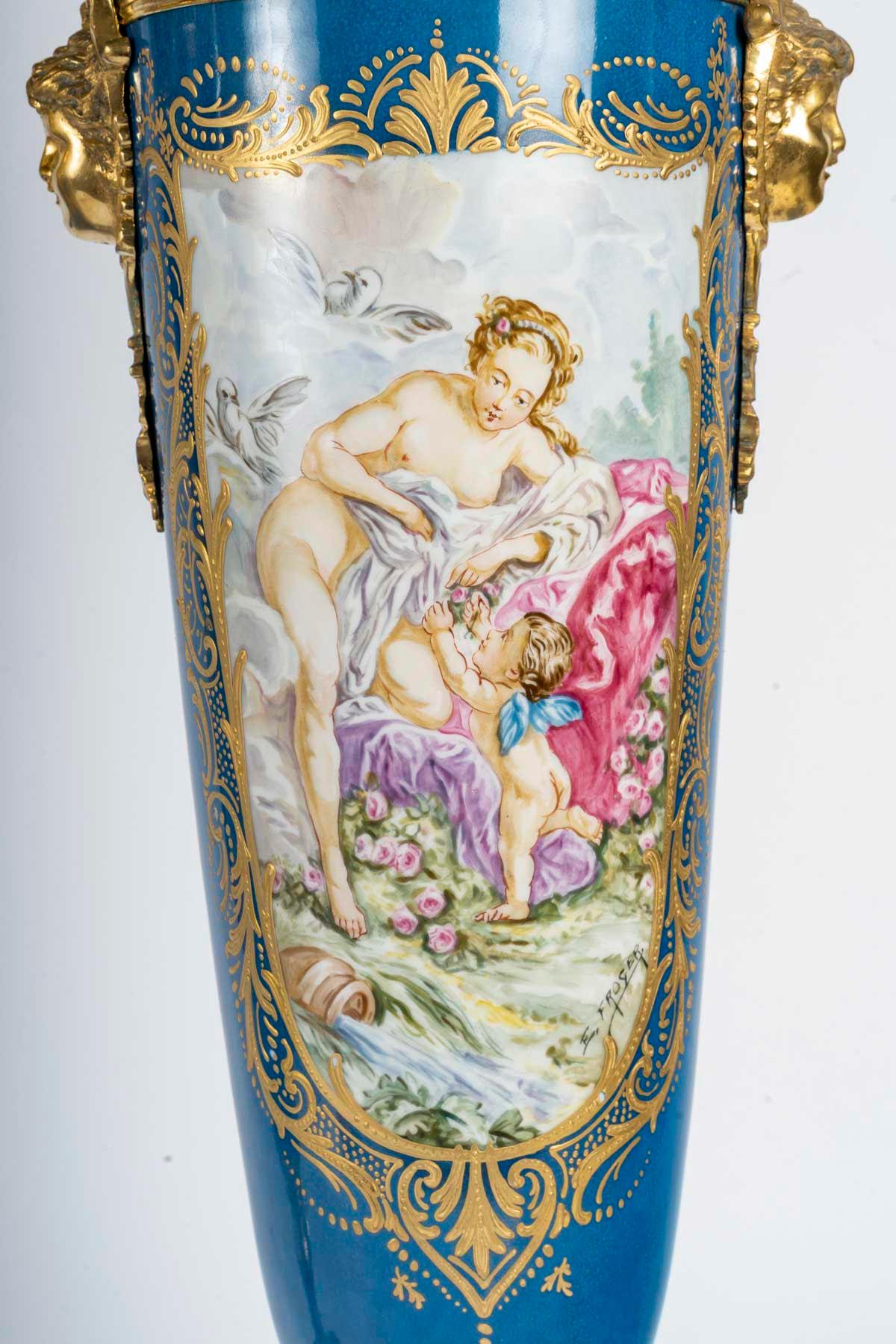 Coppia di grandi vasi coperti in porcellana dipinta, XIX secolo, Napoleone III. in vendita 2