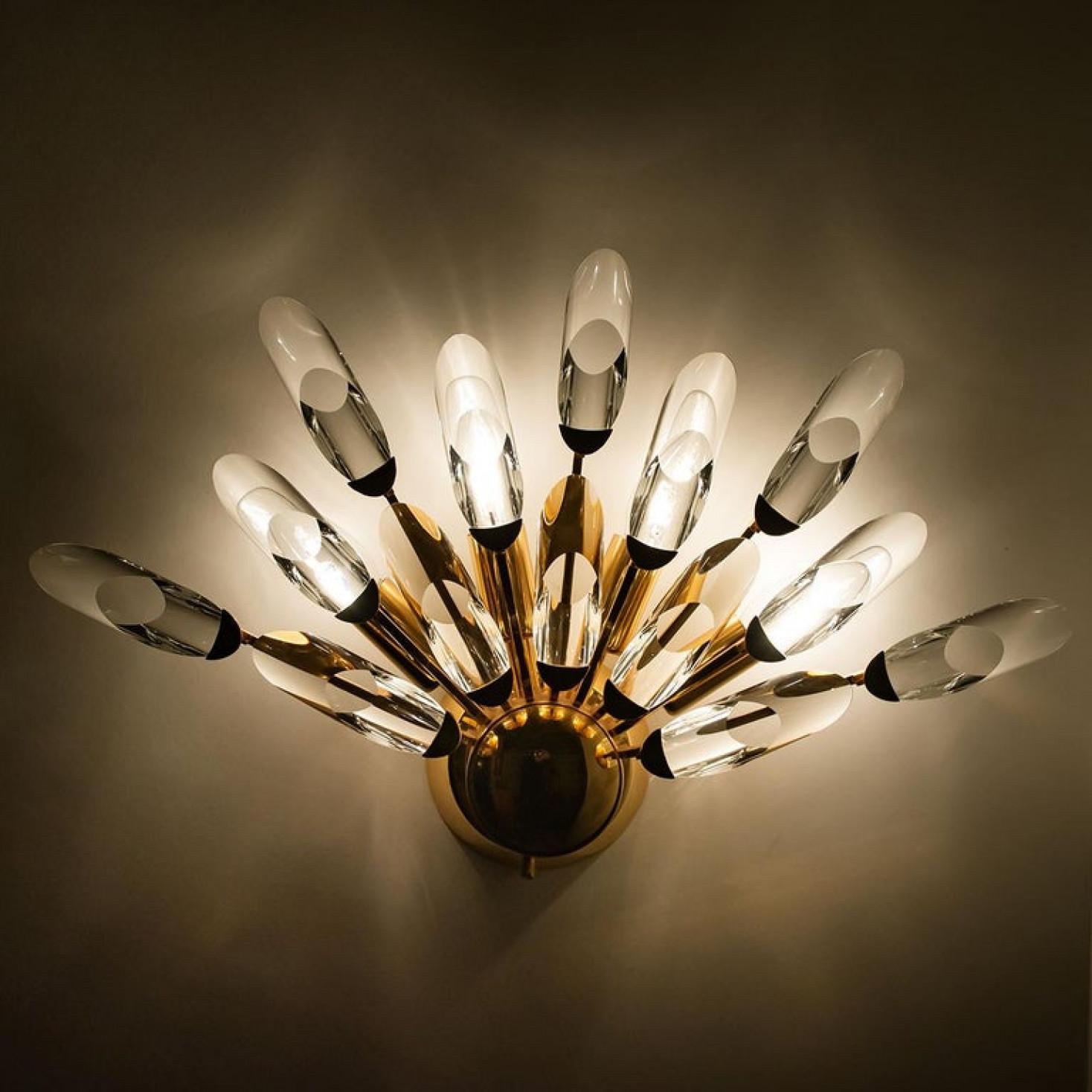 Pair of Large Crystal Gilded Brass Sconces y Oscar Torlasco for Stilkronen For Sale 3