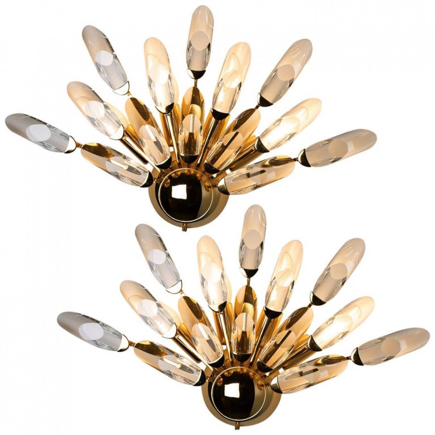 Mid-Century Modern Pair of Large Crystal Gilded Brass Sconces y Oscar Torlasco for Stilkronen For Sale
