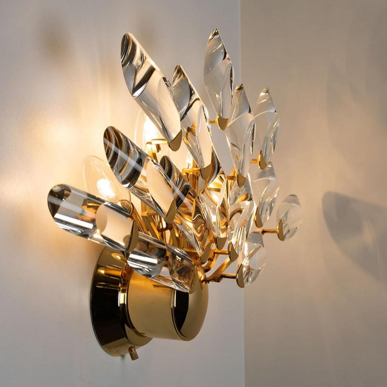Late 20th Century Pair of Large Crystal Gilded Brass Sconces y Oscar Torlasco for Stilkronen For Sale