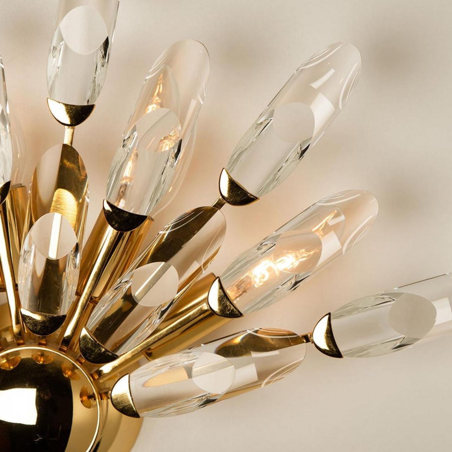 Pair of Large Crystal Gilded Brass Sconces y Oscar Torlasco for Stilkronen For Sale 1