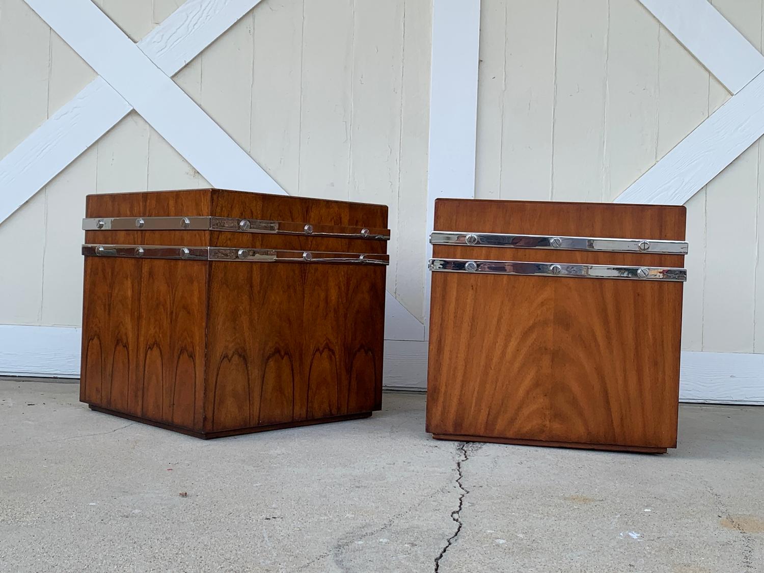 Pair of Large Cube Tables/Cabinets by Theodore Alexander (Ende des 20. Jahrhunderts)
