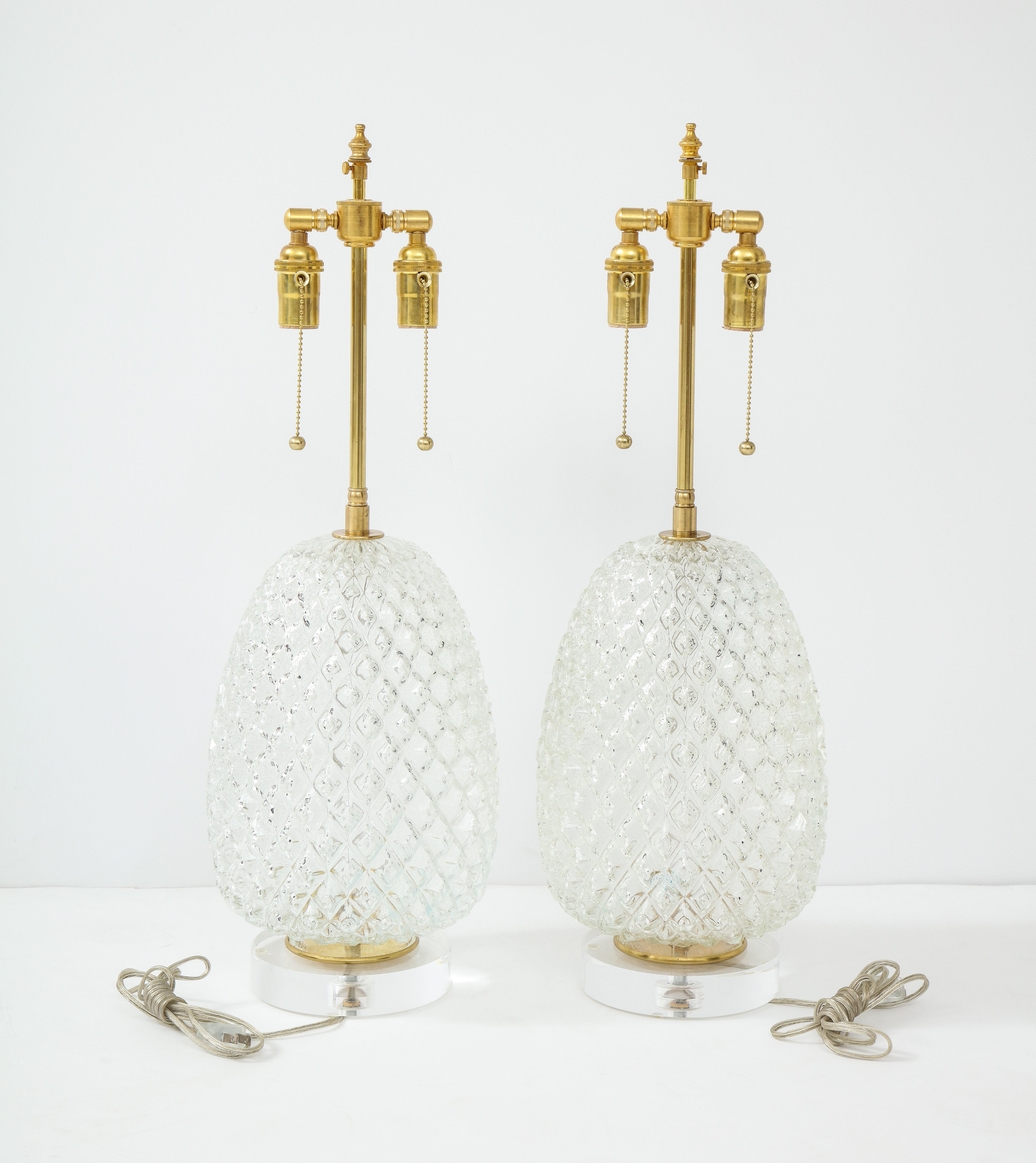 Paire de grandes lampes ananas en verre taillé en vente 3