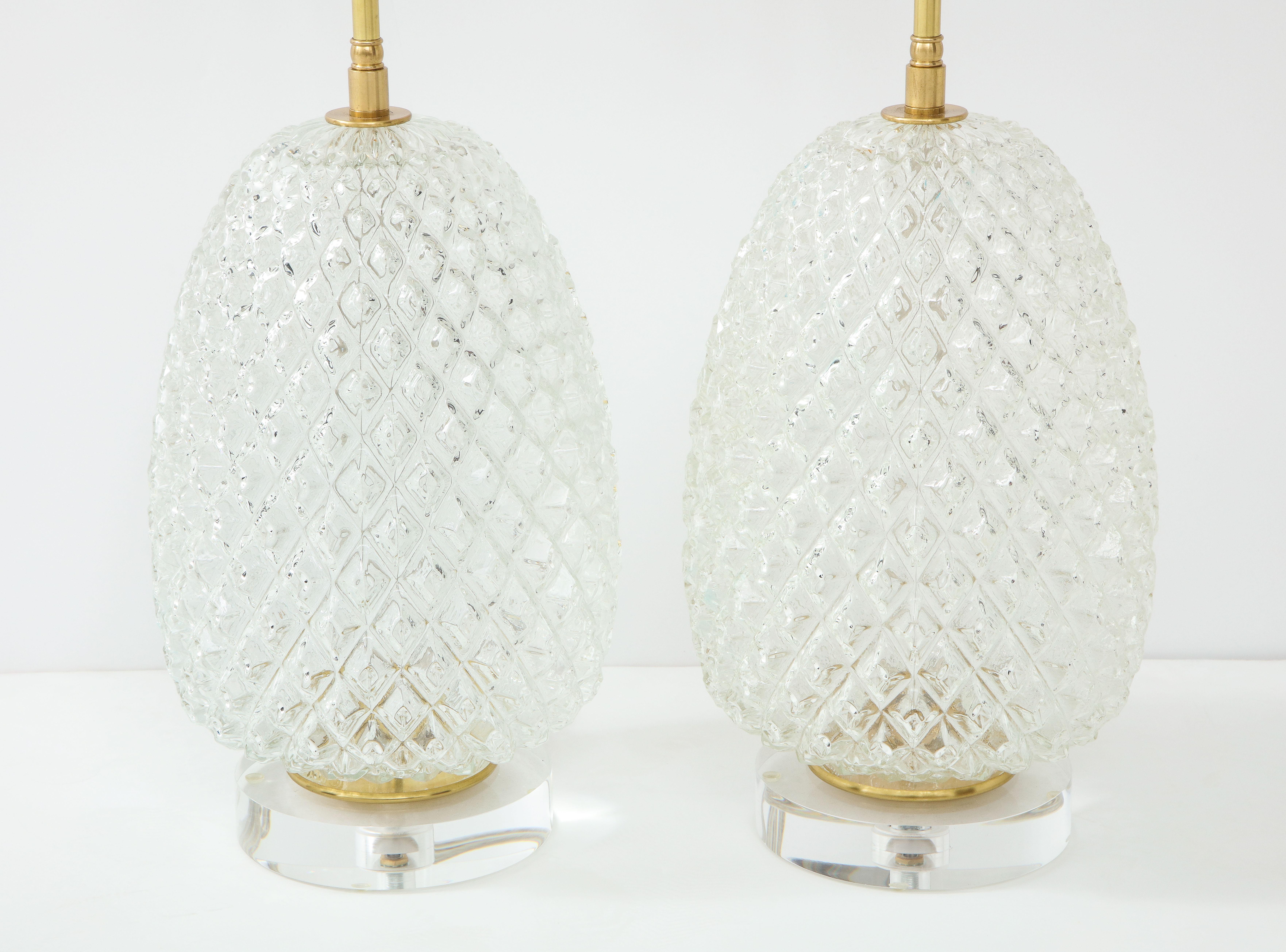 Américain Paire de grandes lampes ananas en verre taillé en vente