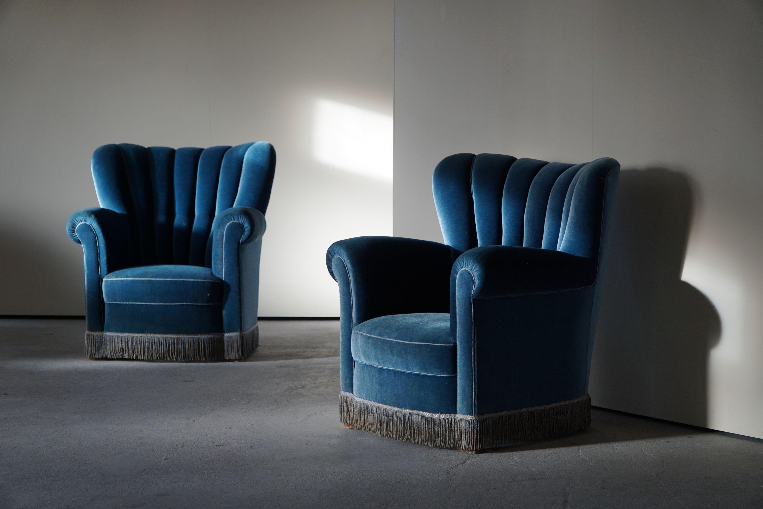 Pair of Large Danish Art Deco Lounge Chairs in Blue Velvet, Made in 1940s In Good Condition In Odense, DK