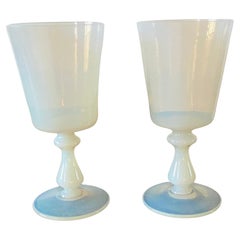 Paar große dänische Vaseline-Opal-Weinglas- oder Vasen 