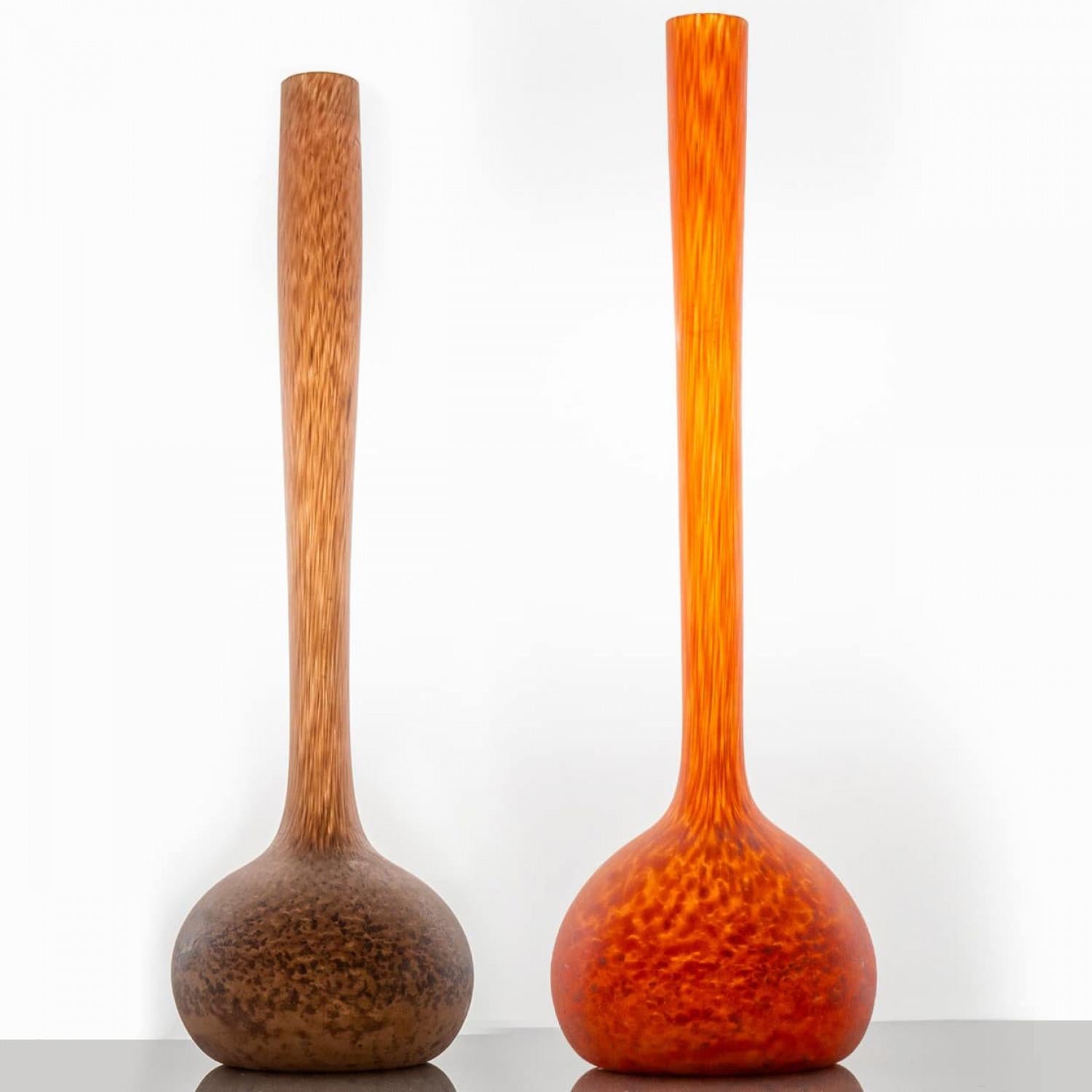 Il lusso al suo massimo, vasi in vetro di alta gamma con colori arancioni e ambrati di Daum, Francia.

I vasi - pâte de verre - hanno diverse tonalità calde di ambra e arancio. Un bellissimo set.

Si prega di notare che il prezzo si riferisce alla