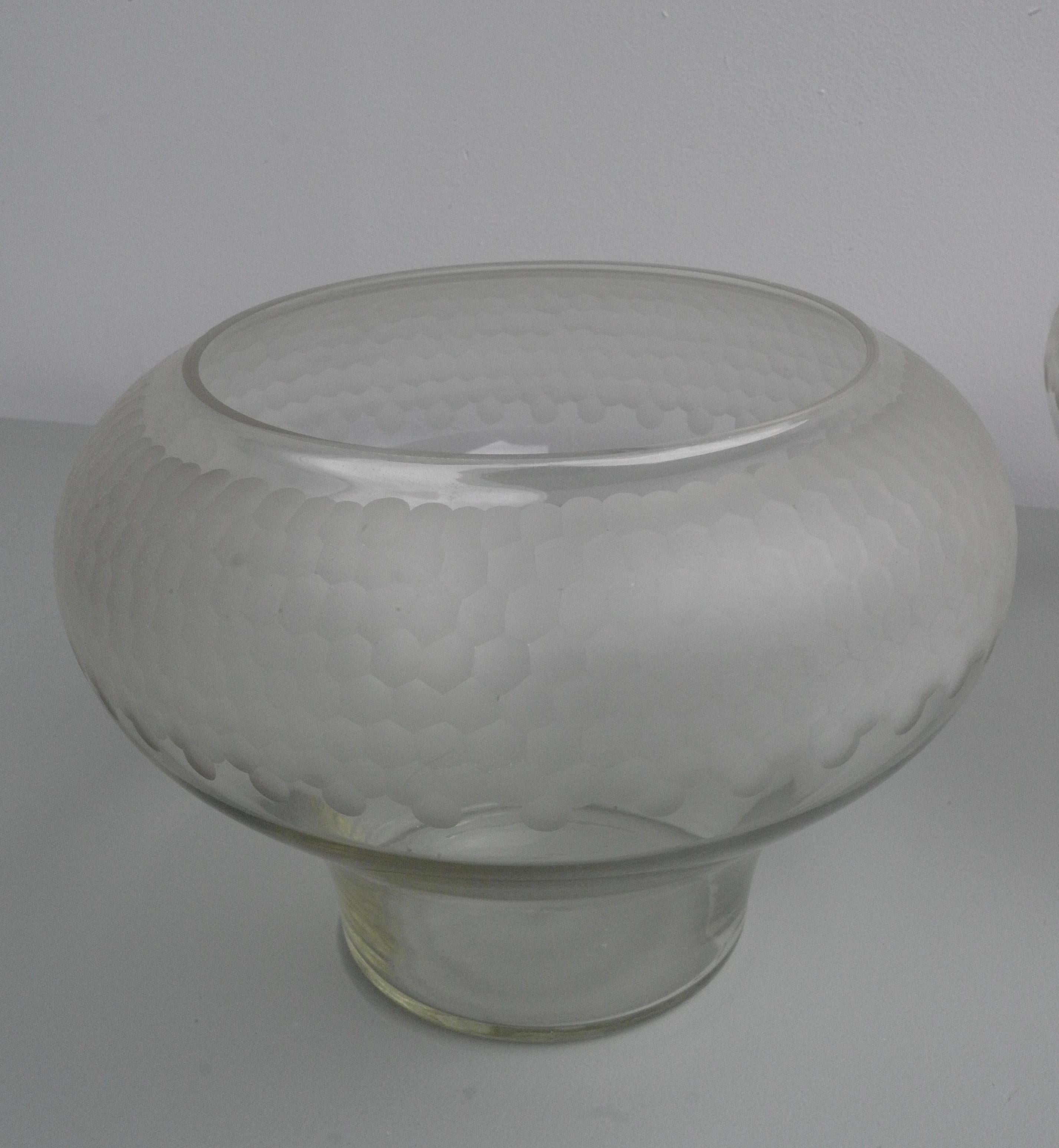 Pair of Large Decorative Honeycomb Midcentury Glass Bowl Vases For Sale 4