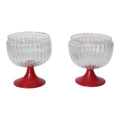Pareja de Grandes Copas Decorativas de Murano Rojas e Iridiscentes, Italia Década de 1940
