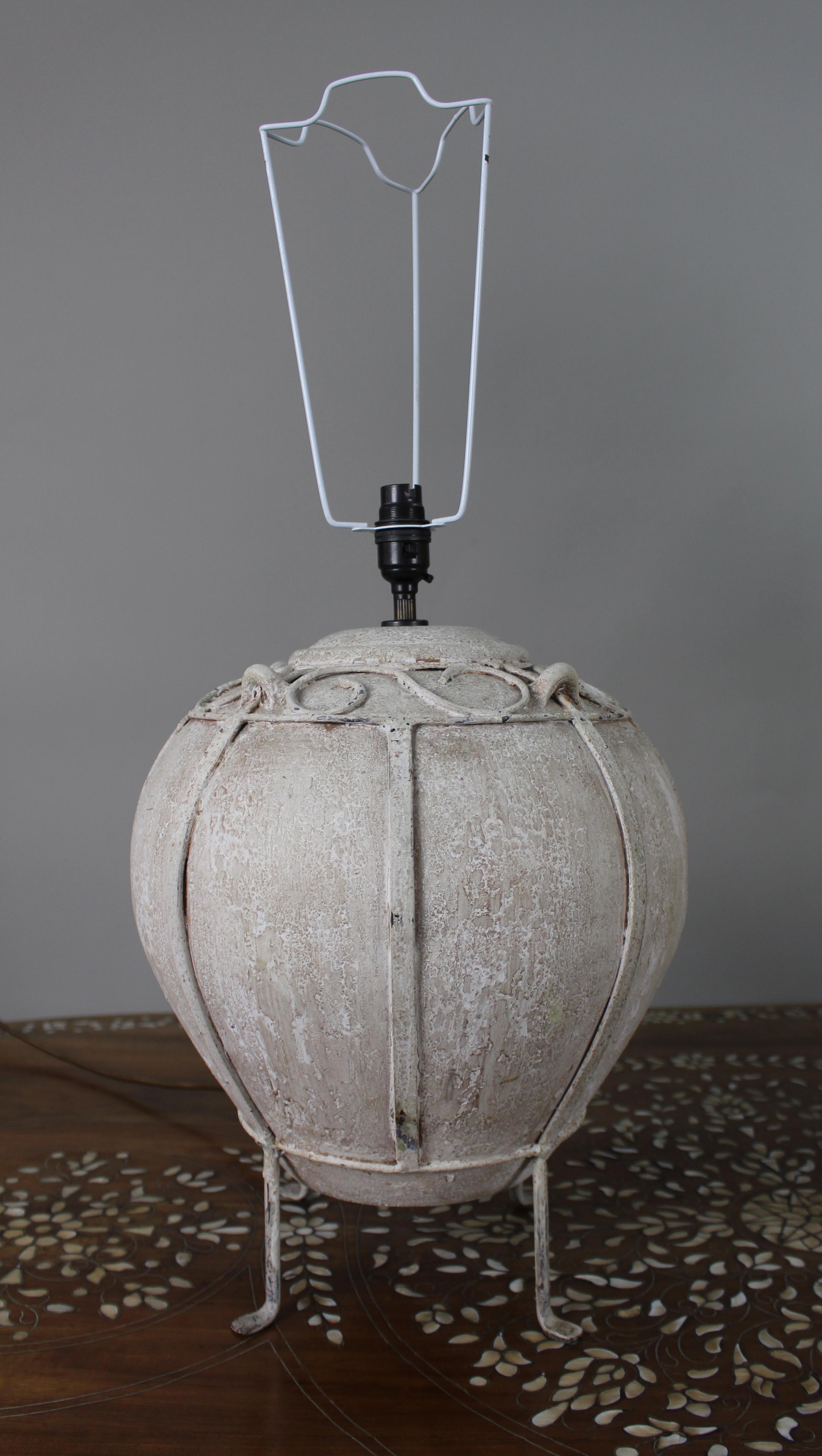 Paire de grandes lampes de table décoratives avec abat-jour en soie fait main en vente 5