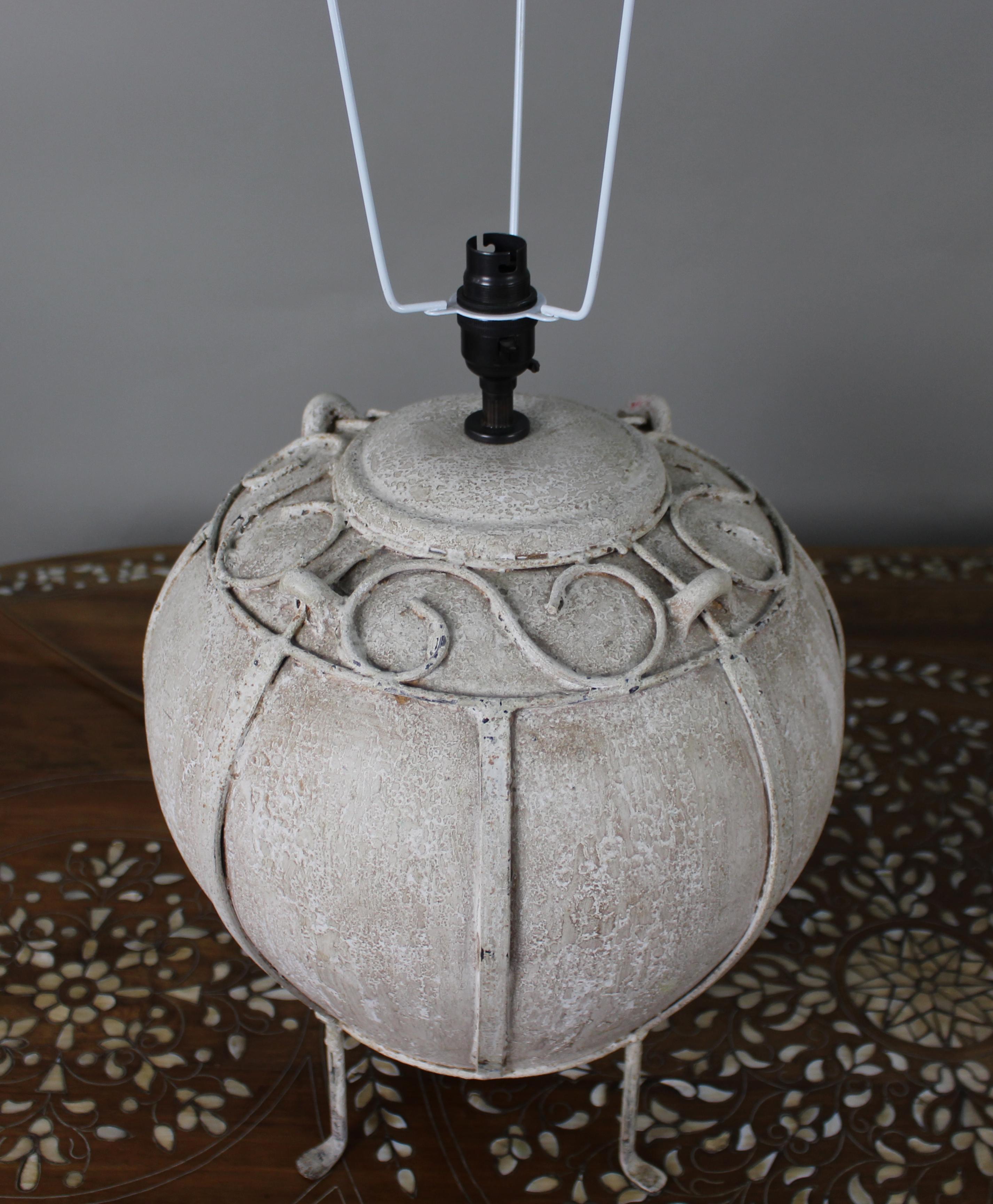 Paire de grandes lampes de table décoratives avec abat-jour en soie fait main en vente 6