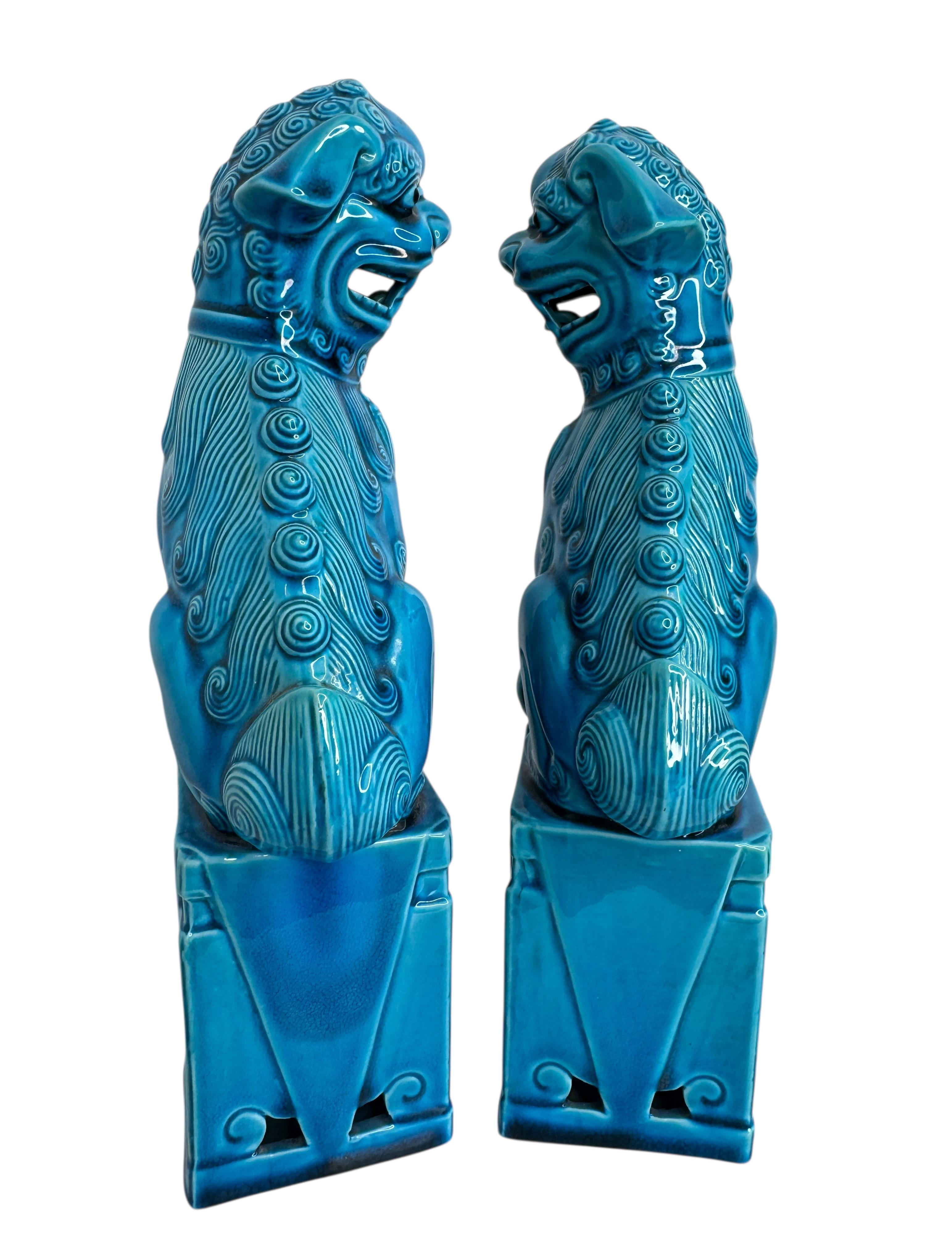 Pair of large Decorative Turquoise Blue Foo Dogs Sculptures, Ceramic Statue In Good Condition In Nuernberg, DE
