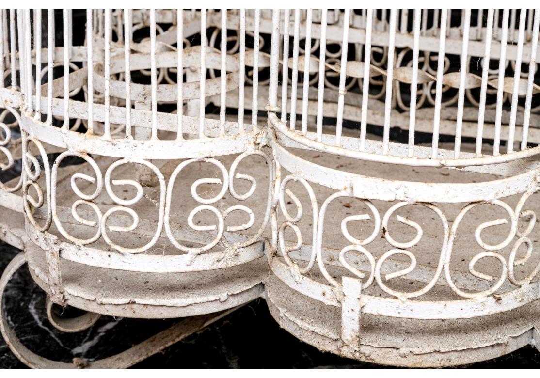 Pareja De Grandes Jaulas Decorativas De Alambre Vintage Para Pájaros en venta 3