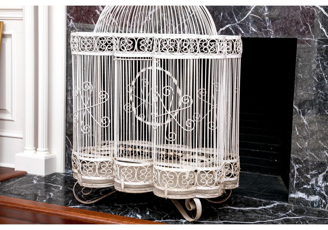Pareja De Grandes Jaulas Decorativas De Alambre Vintage Para Pájaros siglo XX en venta