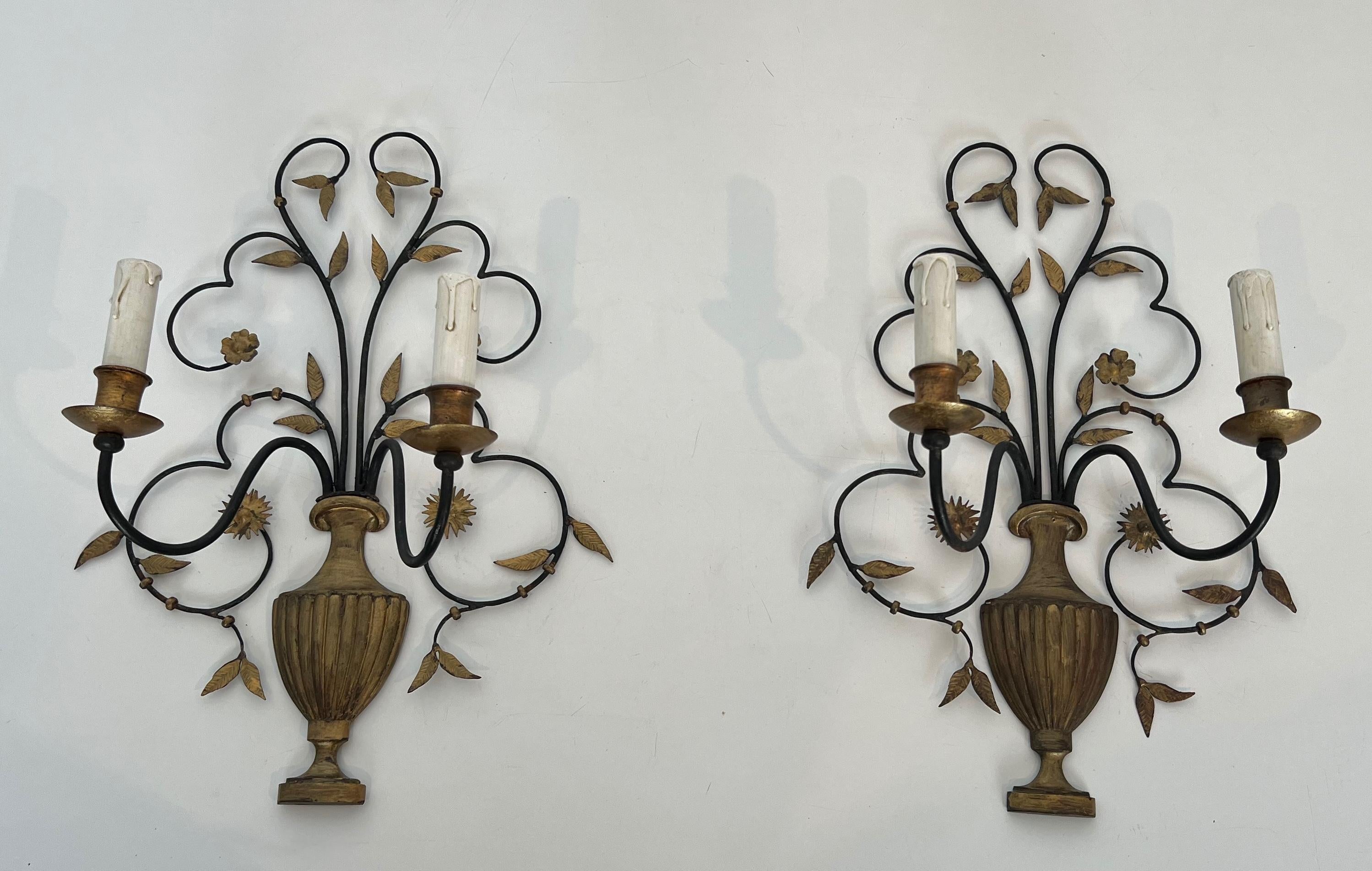 Pair of Large Decorative Wrought Iron and Gilded Wall Lights Representing a Bouq For Sale 6