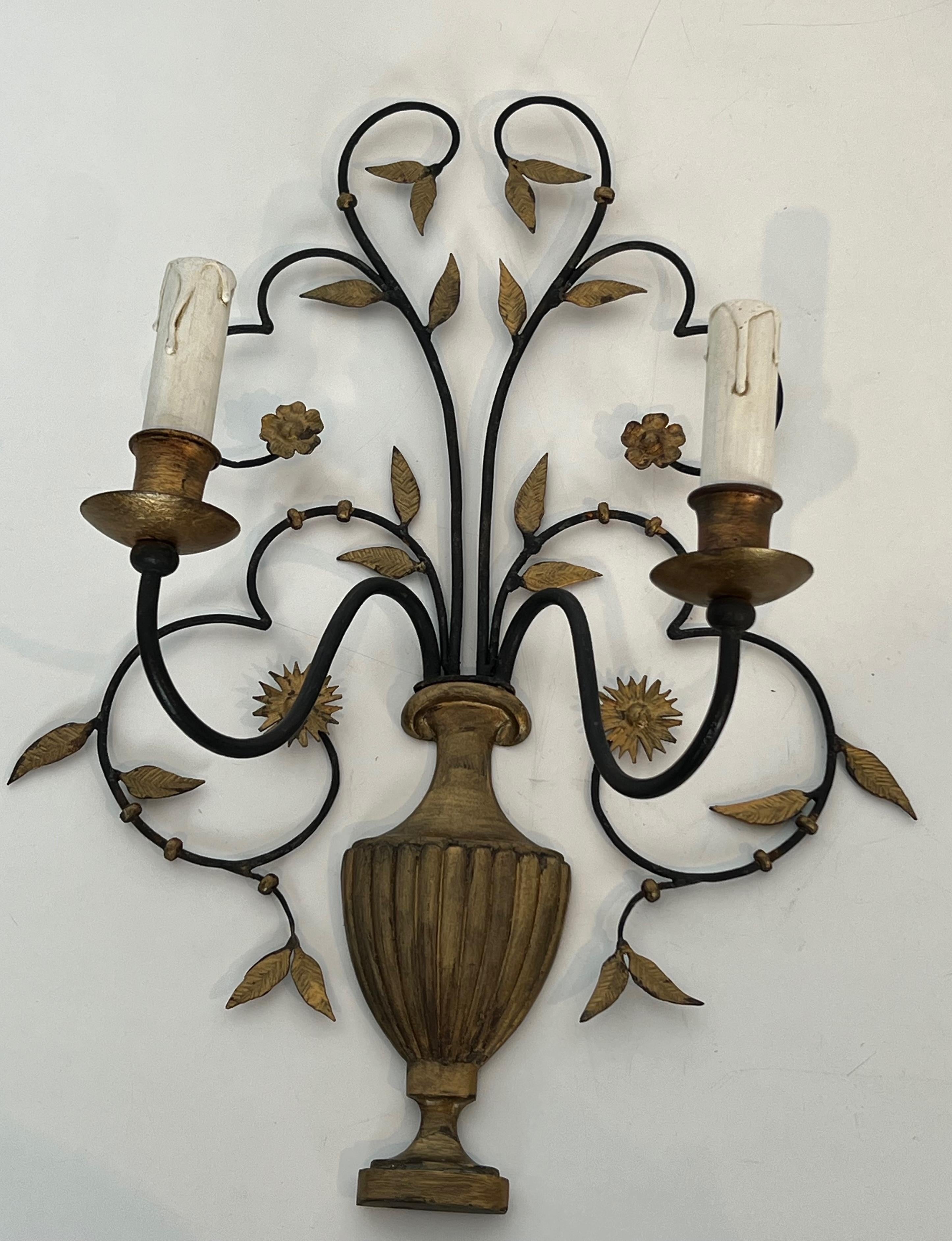 Pair of Large Decorative Wrought Iron and Gilded Wall Lights Representing a Bouq For Sale 7
