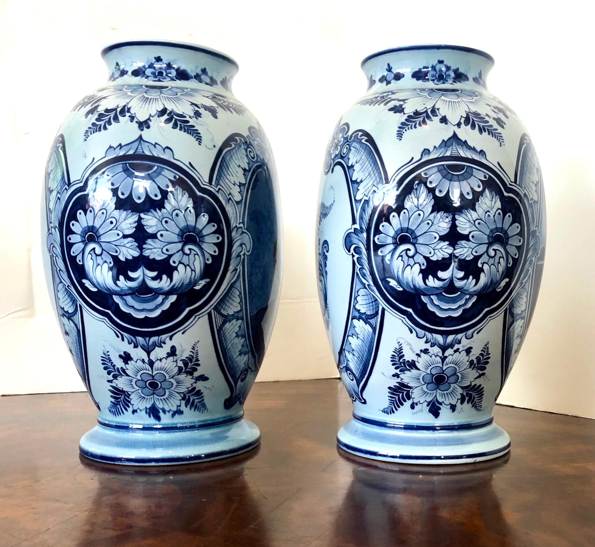 Pair of Large Delft Germany Faience Hand Painted Urns Vases In Good Condition In West Hartford, CT