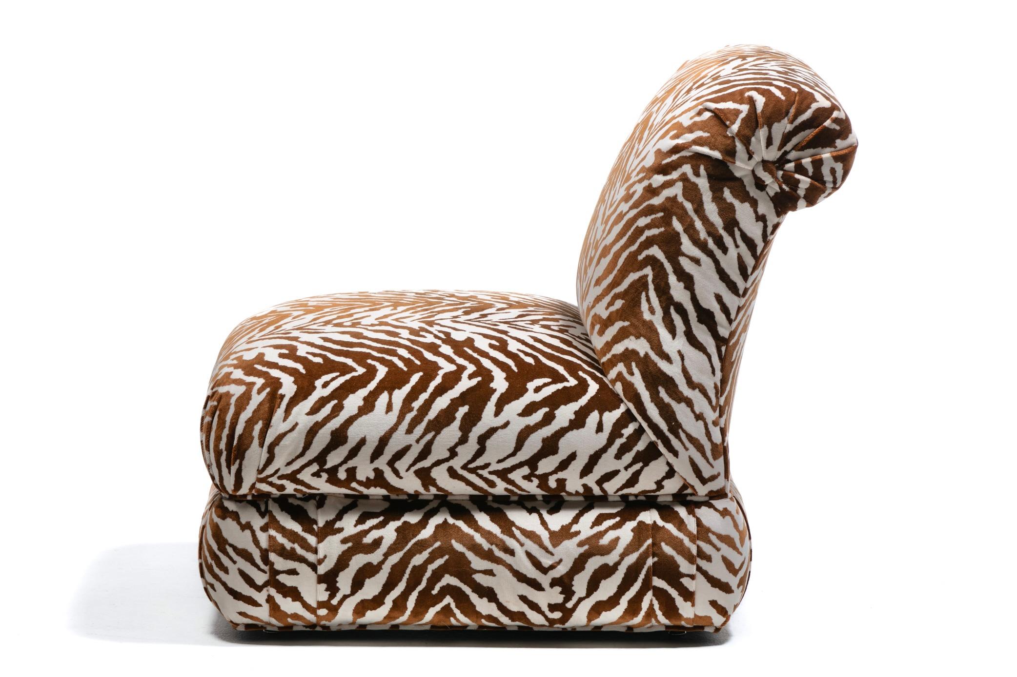 Paar große Donghia Slipper Stühle Neu gepolstert in Elfenbein Tiger Samt im Angebot 8