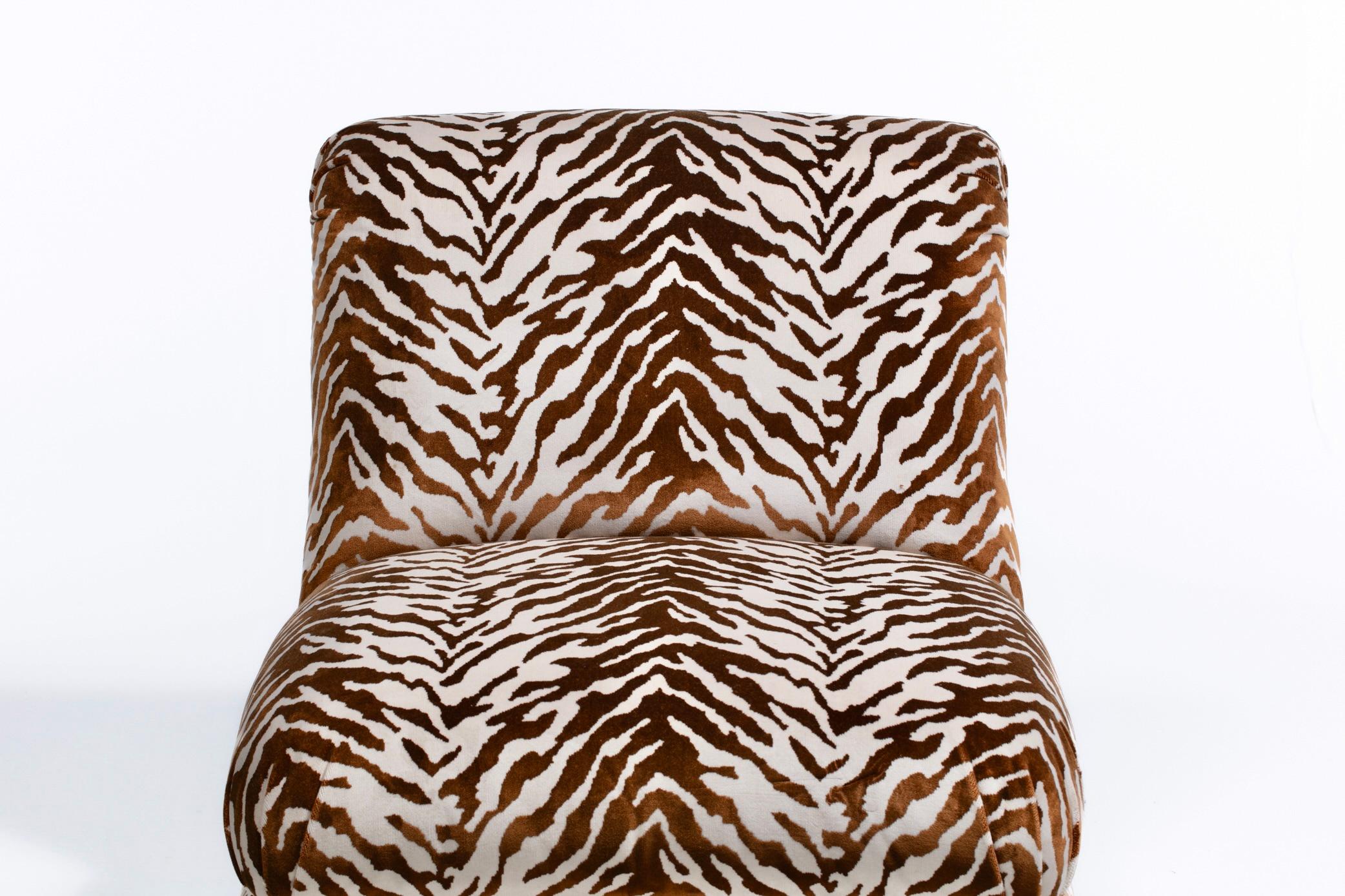 Paar große Donghia Slipper Stühle Neu gepolstert in Elfenbein Tiger Samt im Zustand „Gut“ im Angebot in Saint Louis, MO