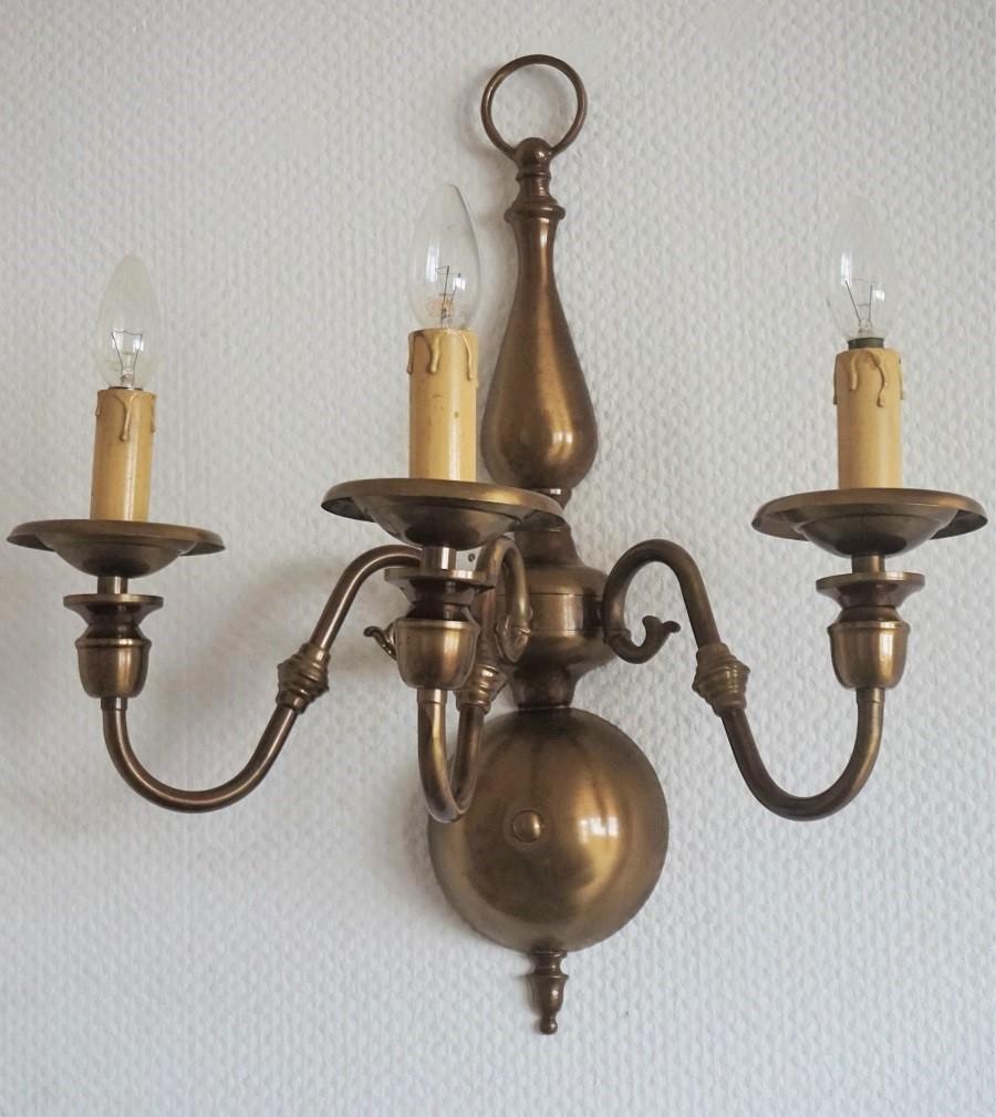 Pair of Large Dutch Flemish Brass Three Branch Wall Sconces In Good Condition In Frankfurt am Main, DE