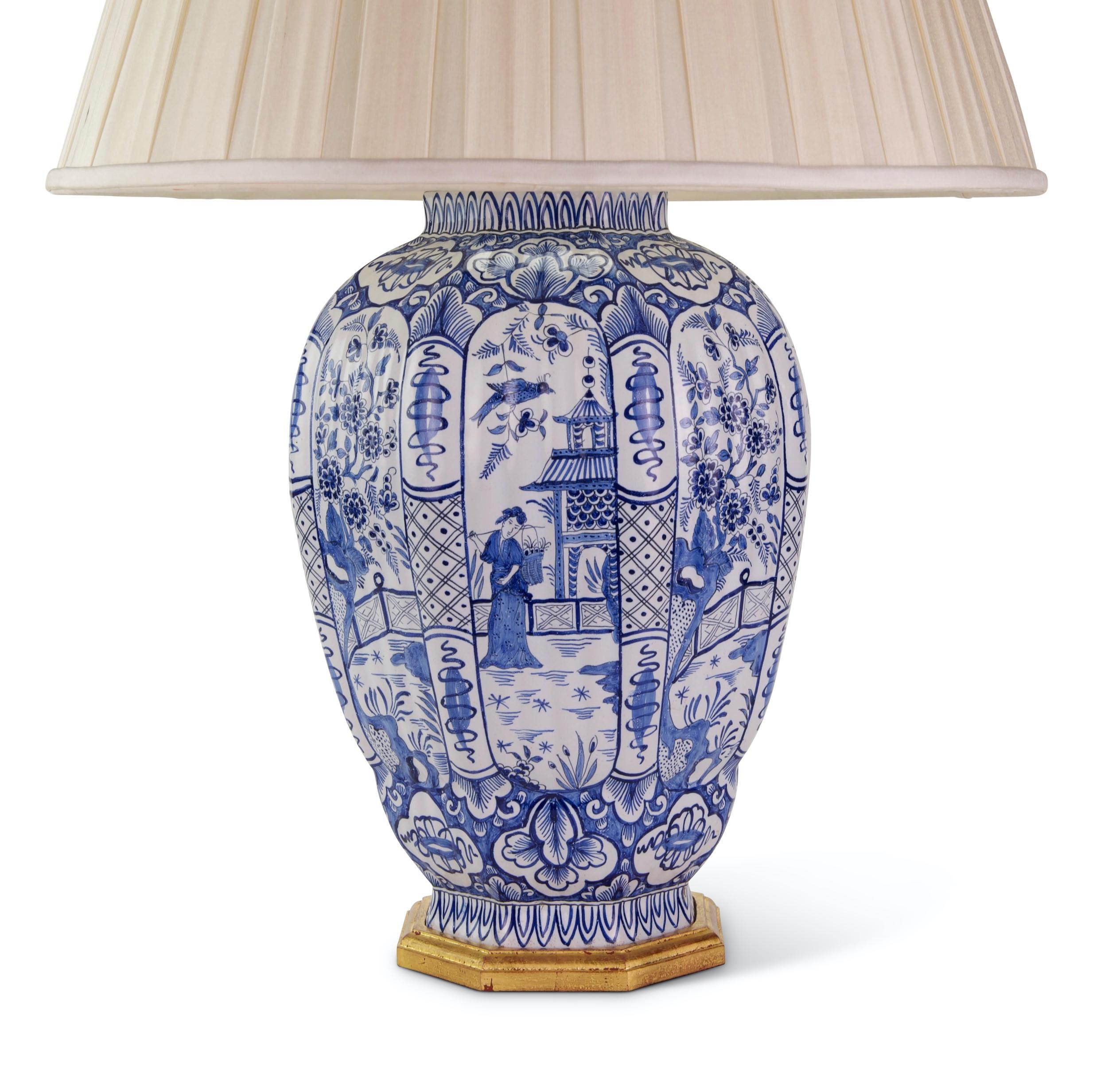 Pair of Large Early 20th Century Blue and White Delft Antique Table Lamp In Good Condition For Sale In London, GB