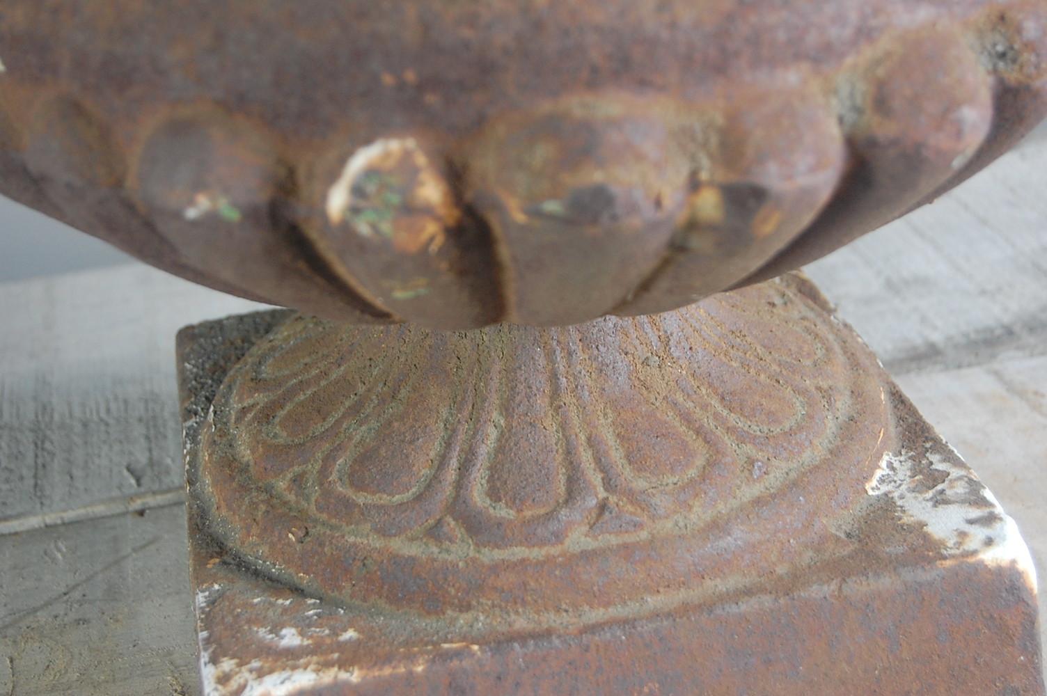 Pair of Large Early 20th Century Cast Iron Urns In Fair Condition In Pease pottage, West Sussex