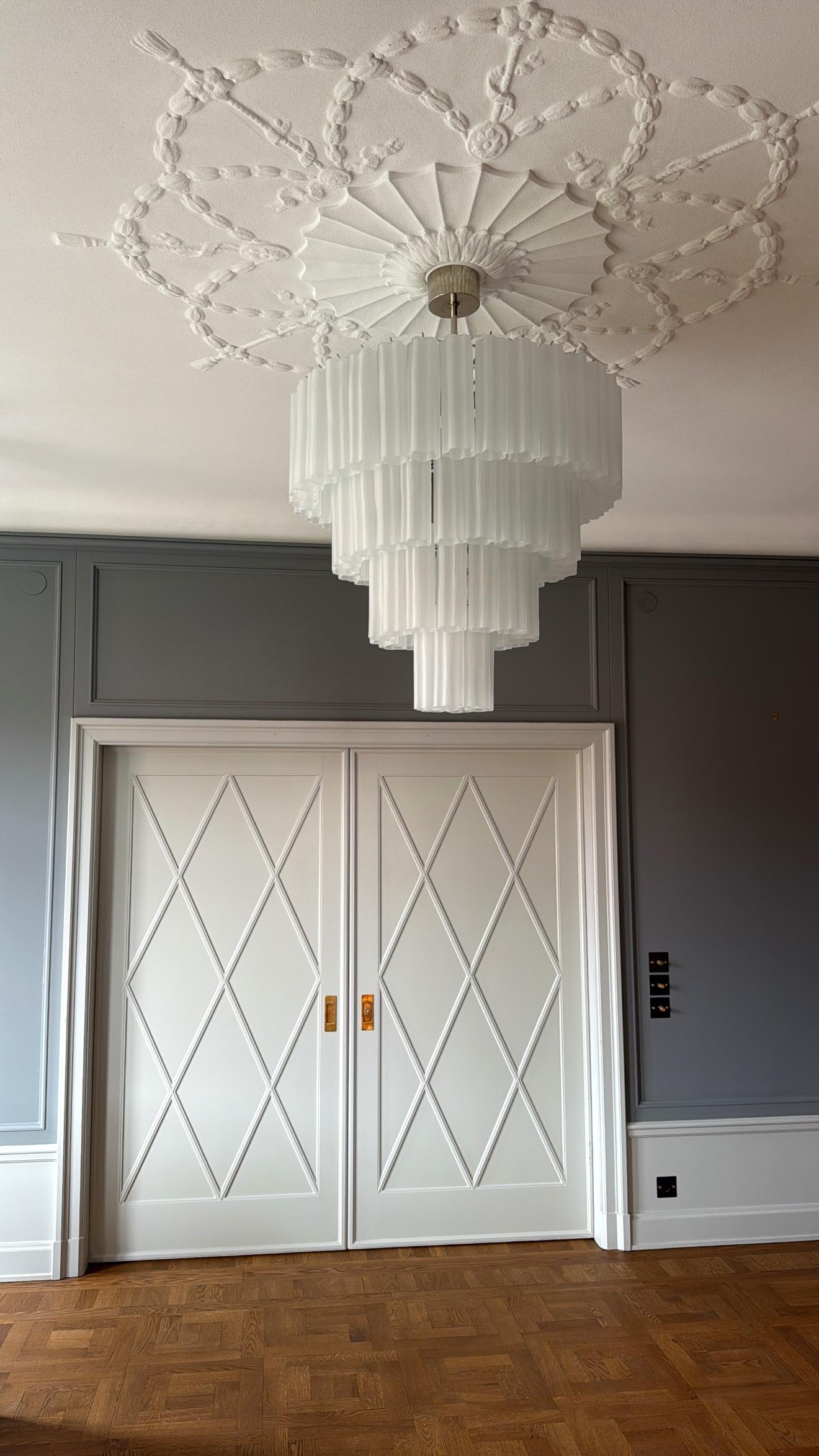 Mid-20th Century Pair of Large Eclectic White Statement Murano Chandeliers Tronchi Venini style. For Sale